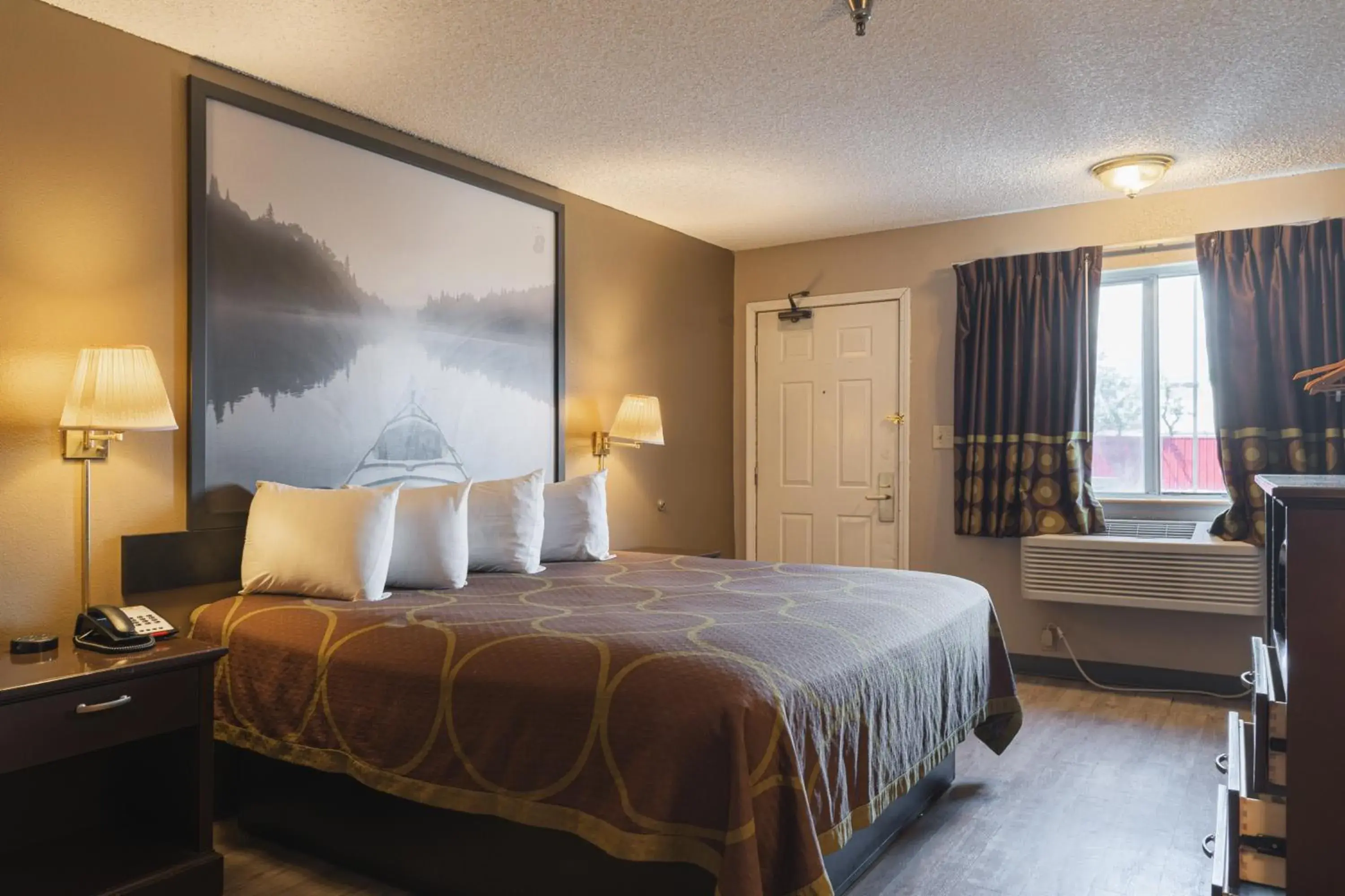 King Room - Non-Smoking in Super 8 by Wyndham Grants King Room - Non-Smoking in Super 8 by Wyndham Grants