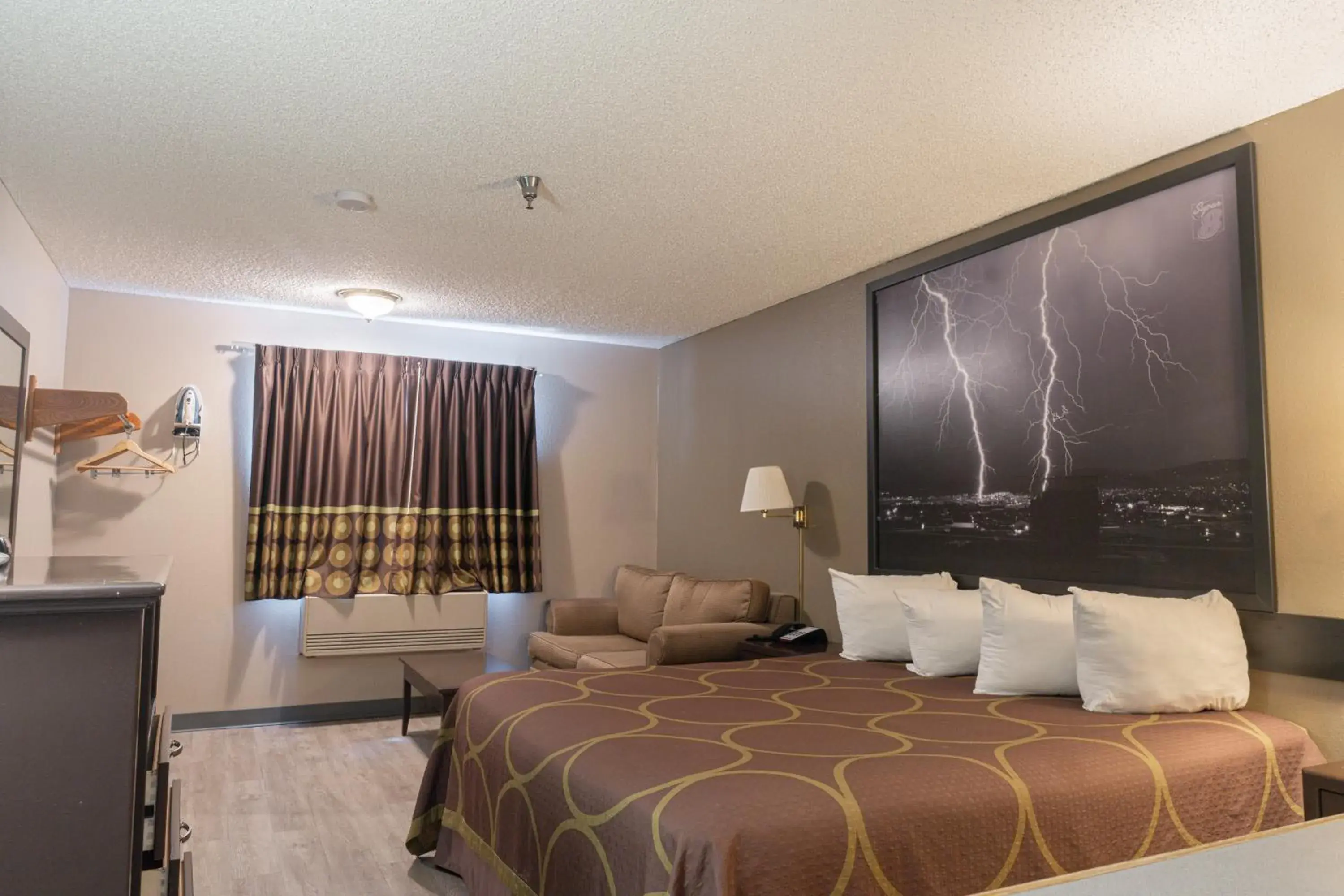 Bed in Super 8 by Wyndham Grants Bed in Super 8 by Wyndham Grants