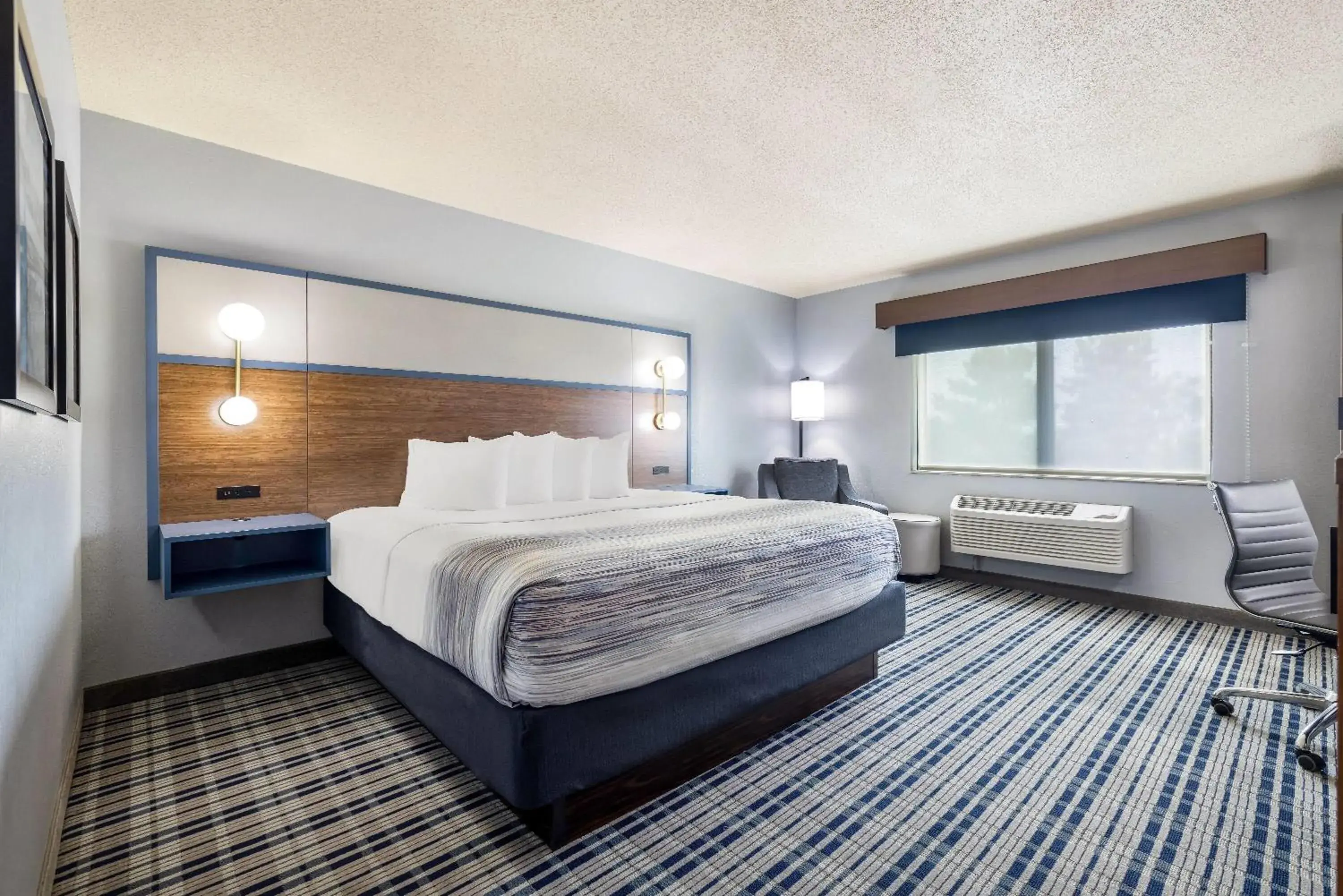 Bed in AmericInn by Wyndham Chamberlain Conference Center Bed in AmericInn by Wyndham Chamberlain Conference Center