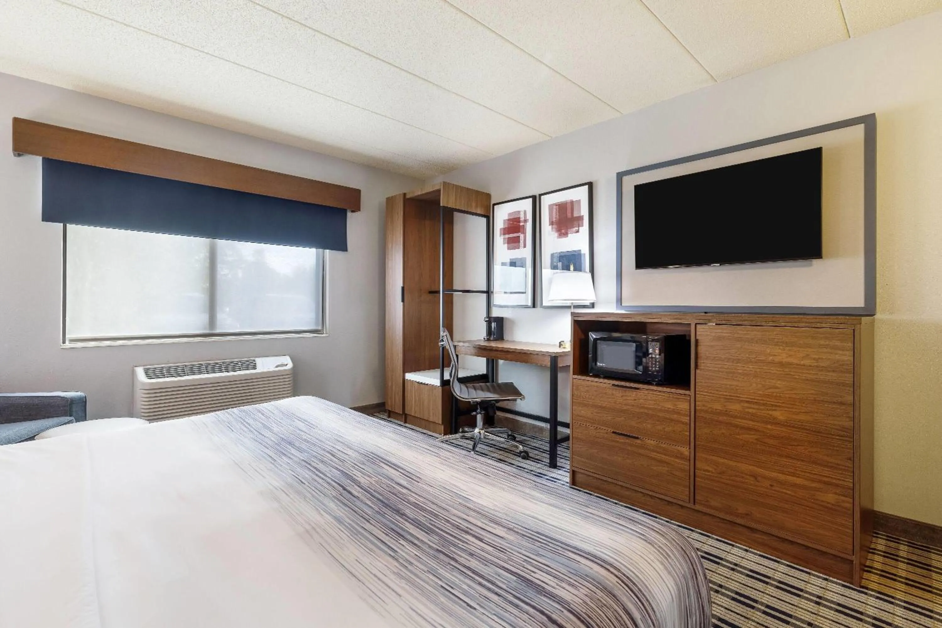 Bed in AmericInn by Wyndham Chamberlain Conference Center