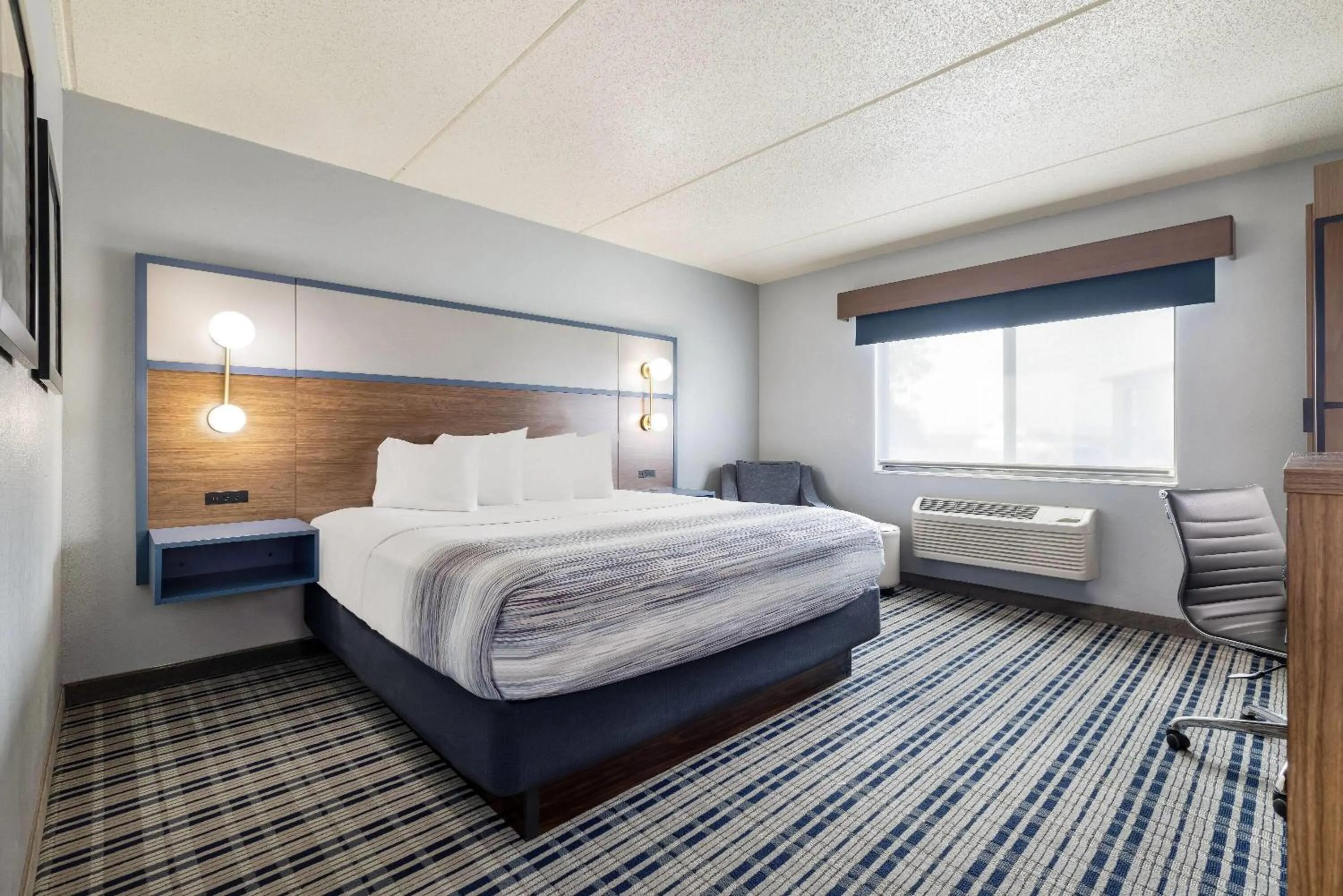 Bed in AmericInn by Wyndham Chamberlain Conference Center