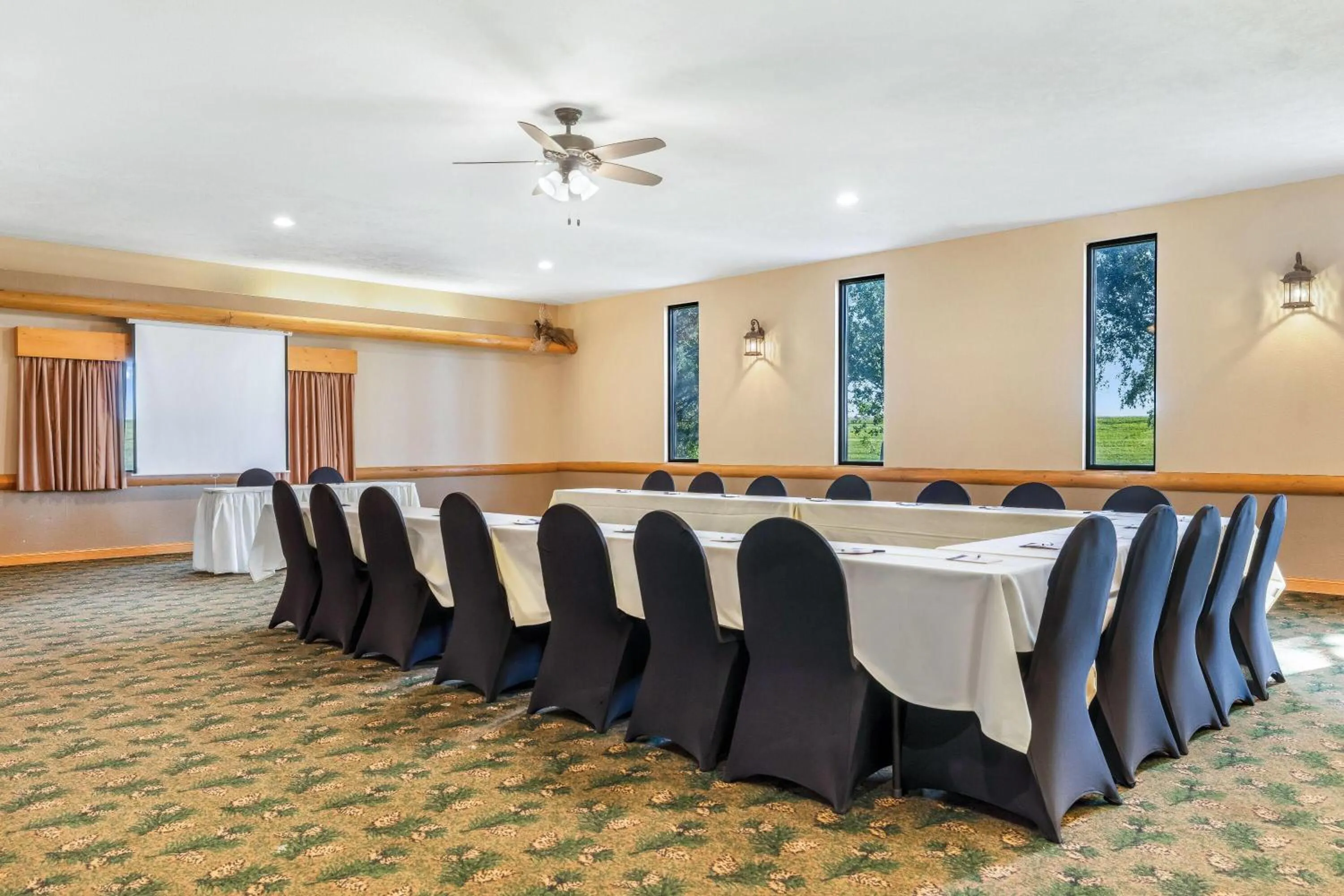 Meeting/conference room in AmericInn by Wyndham Chamberlain Conference Center