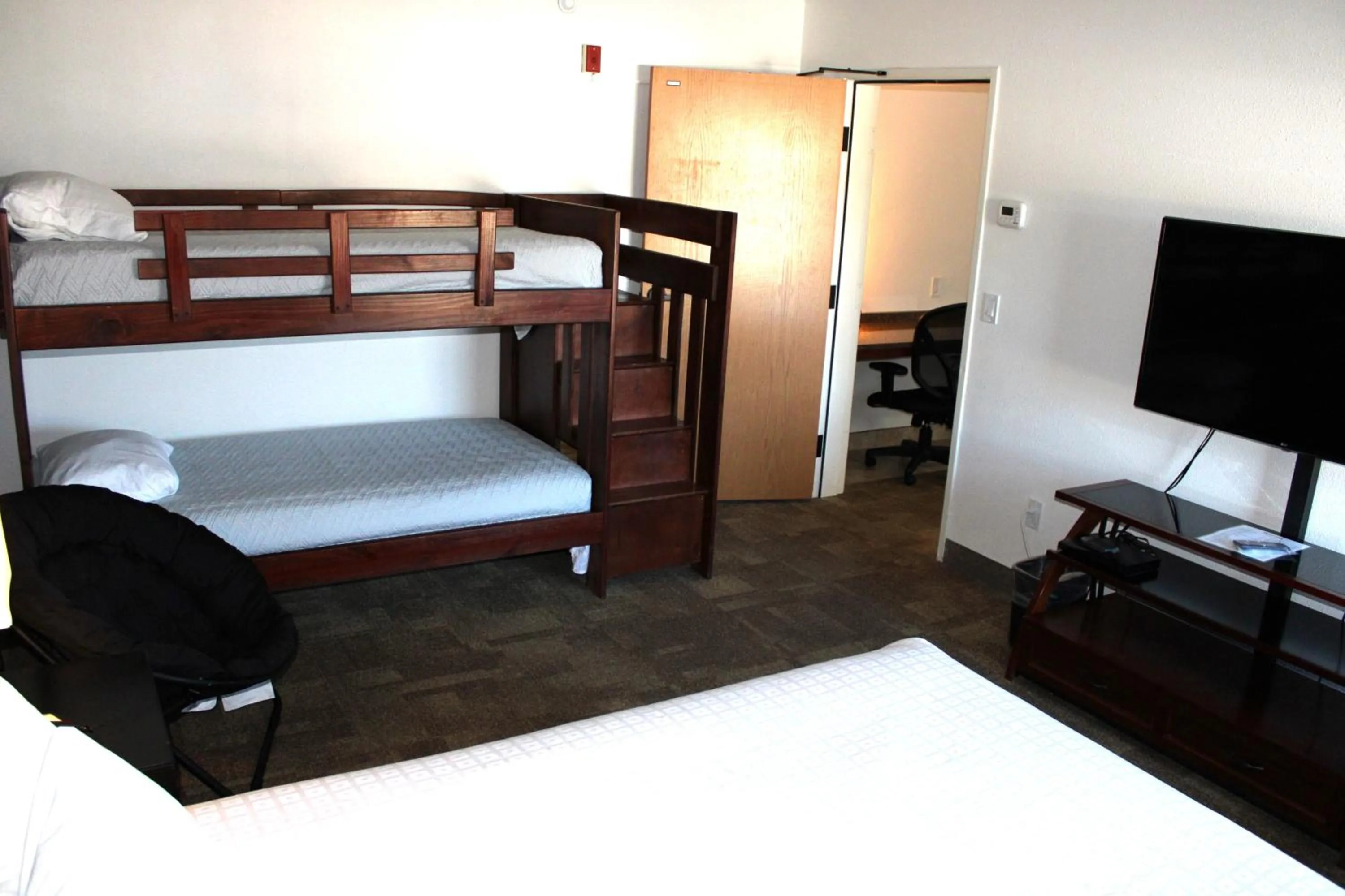 Bedroom, Bed in Boothill Inn and Suites