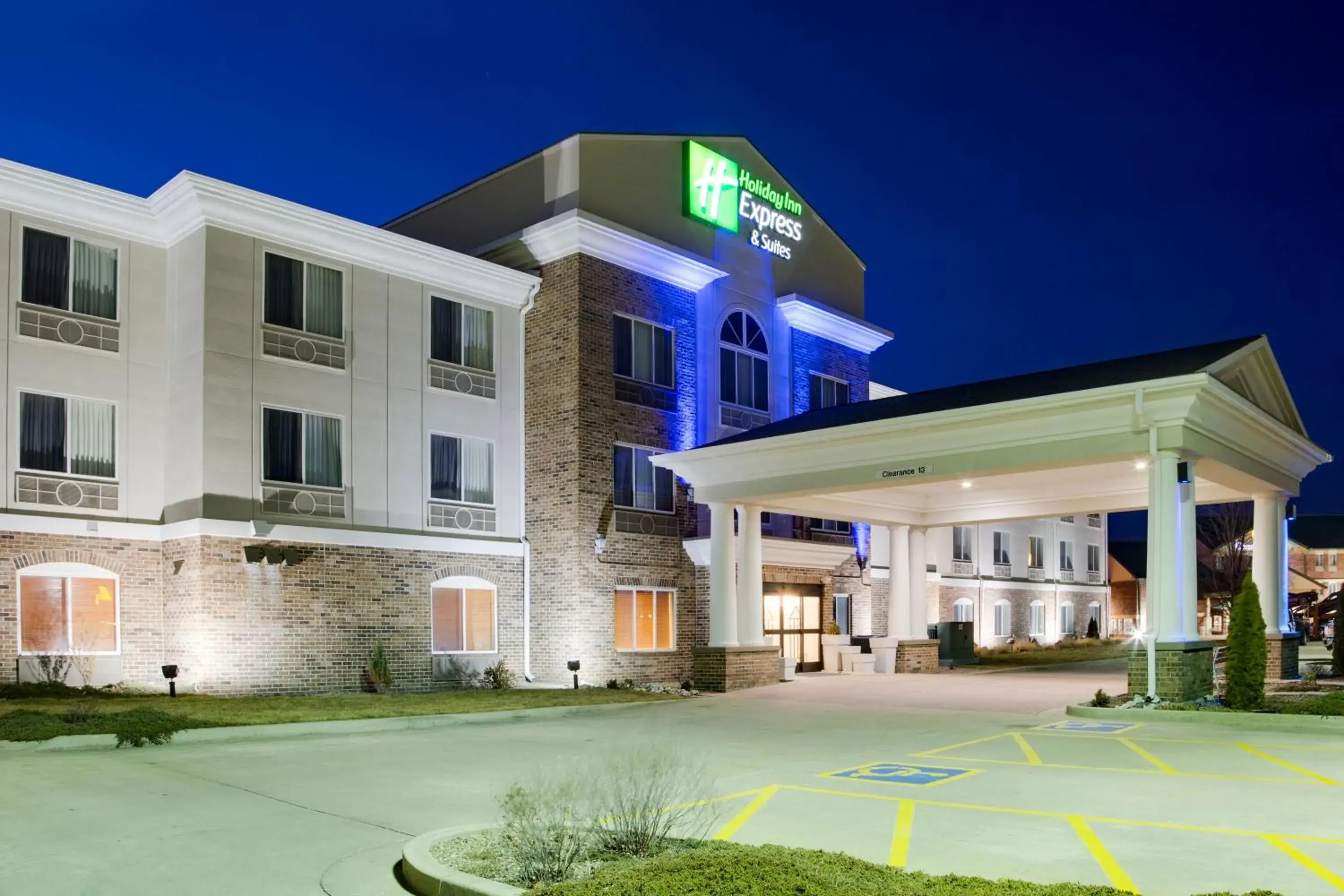 Property building in Holiday Inn Express & Suites Jacksonville by IHG Property building in Holiday Inn Express & Suites Jacksonville by IHG