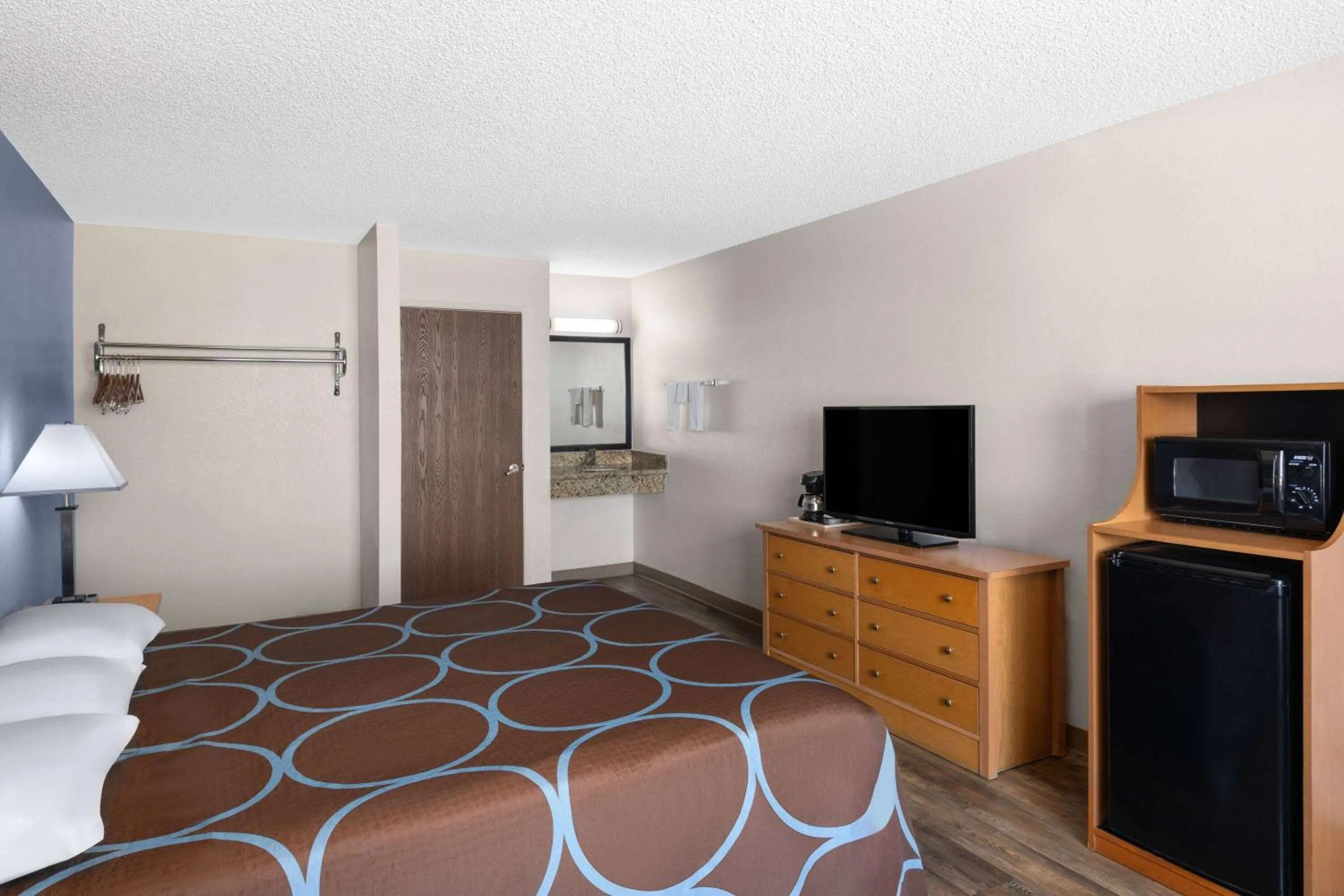 Photo of the whole room in Super 8 by Wyndham Susanville