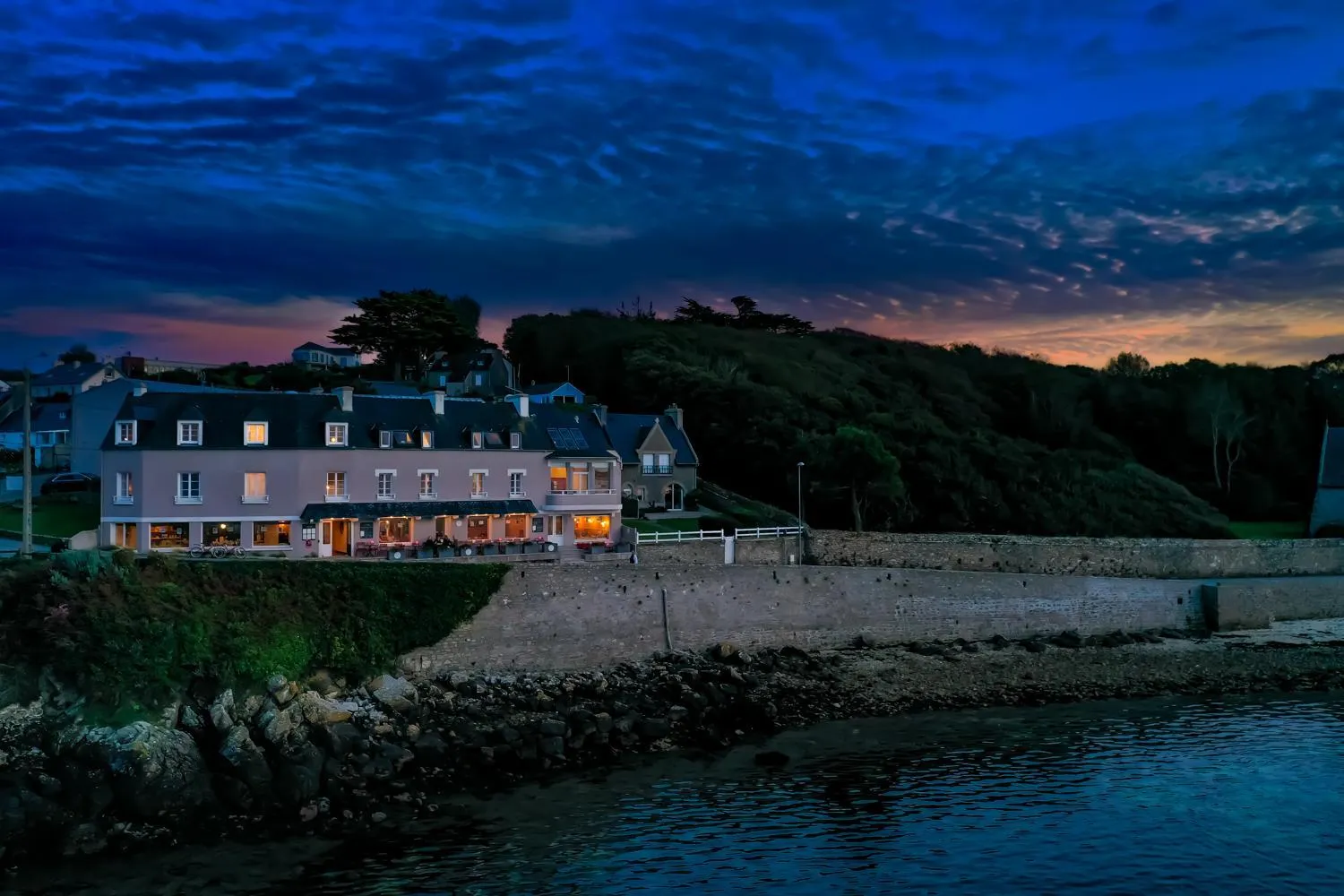 Property building in Hôtel La Baie des Anges, son SPA marin & sa piscine couverte et chauffée