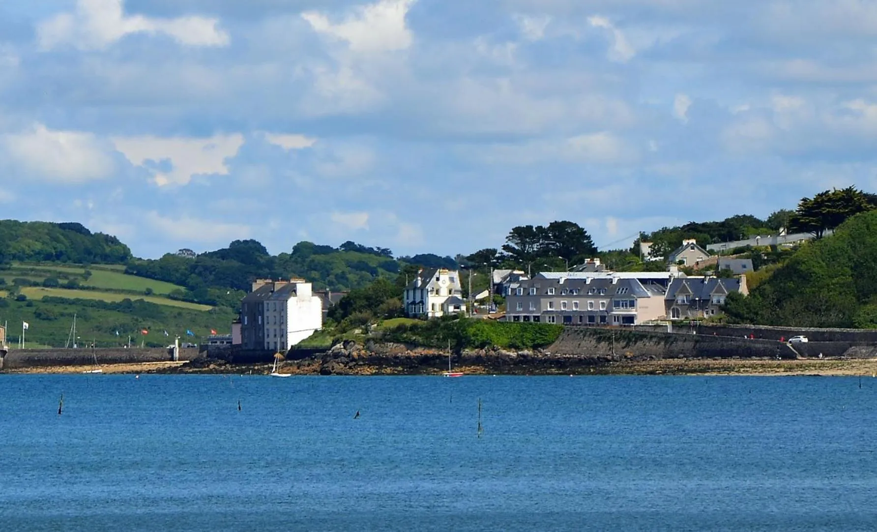 Nearby landmark in Hôtel La Baie des Anges, son SPA marin & sa piscine couverte et chauffée
