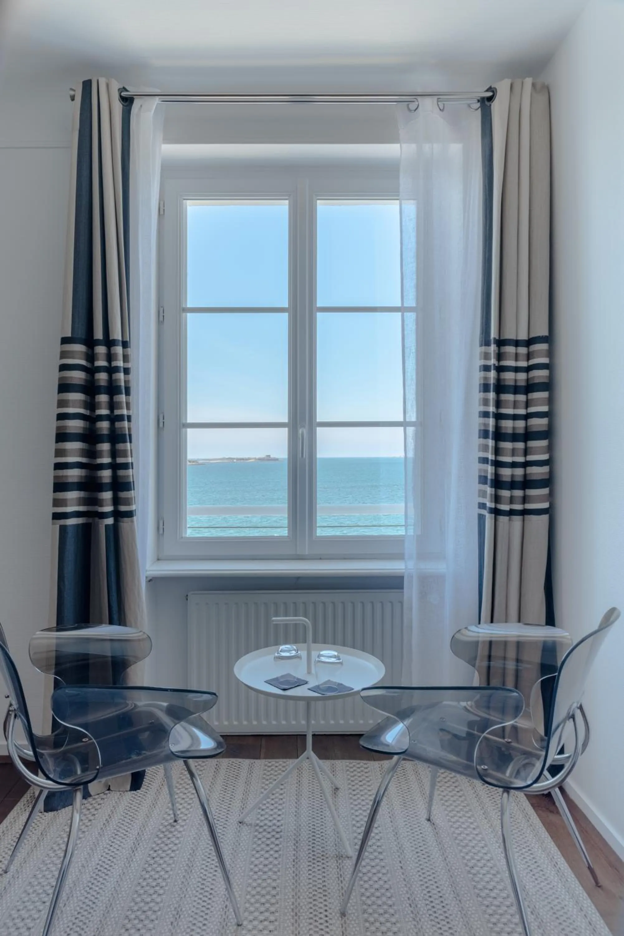 Dining area in Hôtel La Baie des Anges, son SPA marin & sa piscine couverte et chauffée