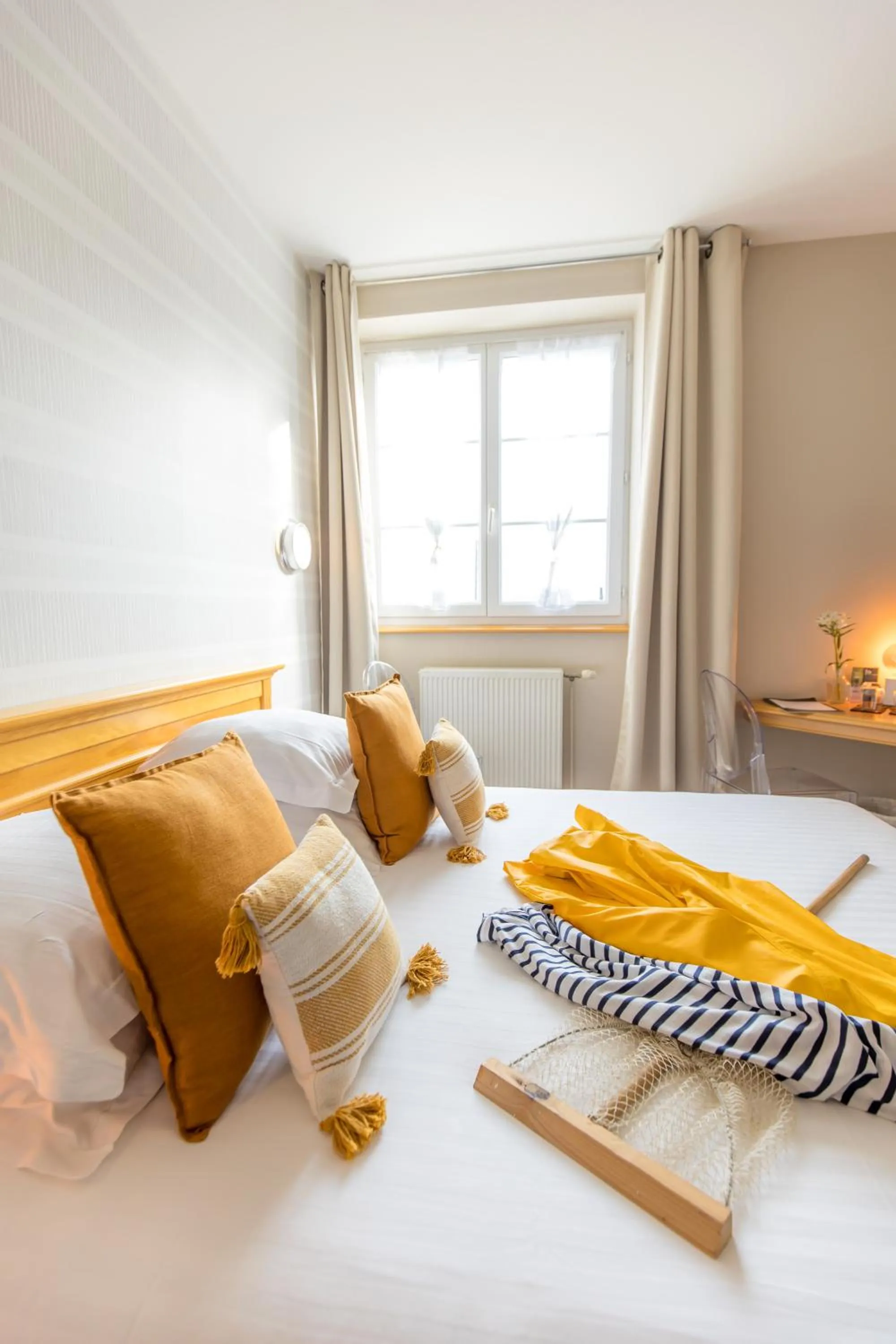 Bed in Hôtel La Baie des Anges, son SPA marin & sa piscine couverte et chauffée