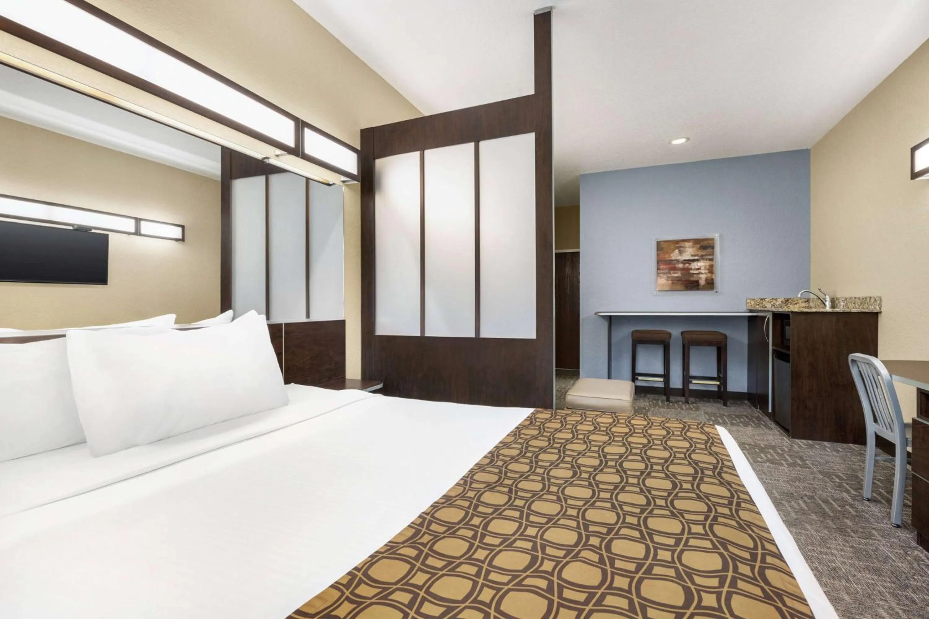 Bed in Microtel Inn & Suites by Wyndham Woodstock/Atlanta North