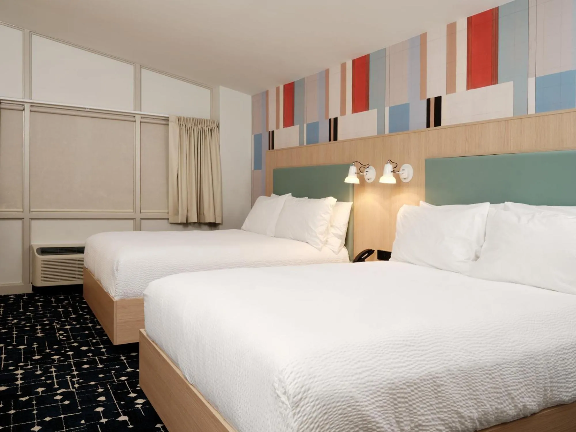 Bed in Colony House Motor Lodge