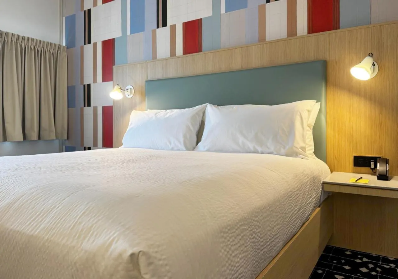 Bed in Colony House Motor Lodge