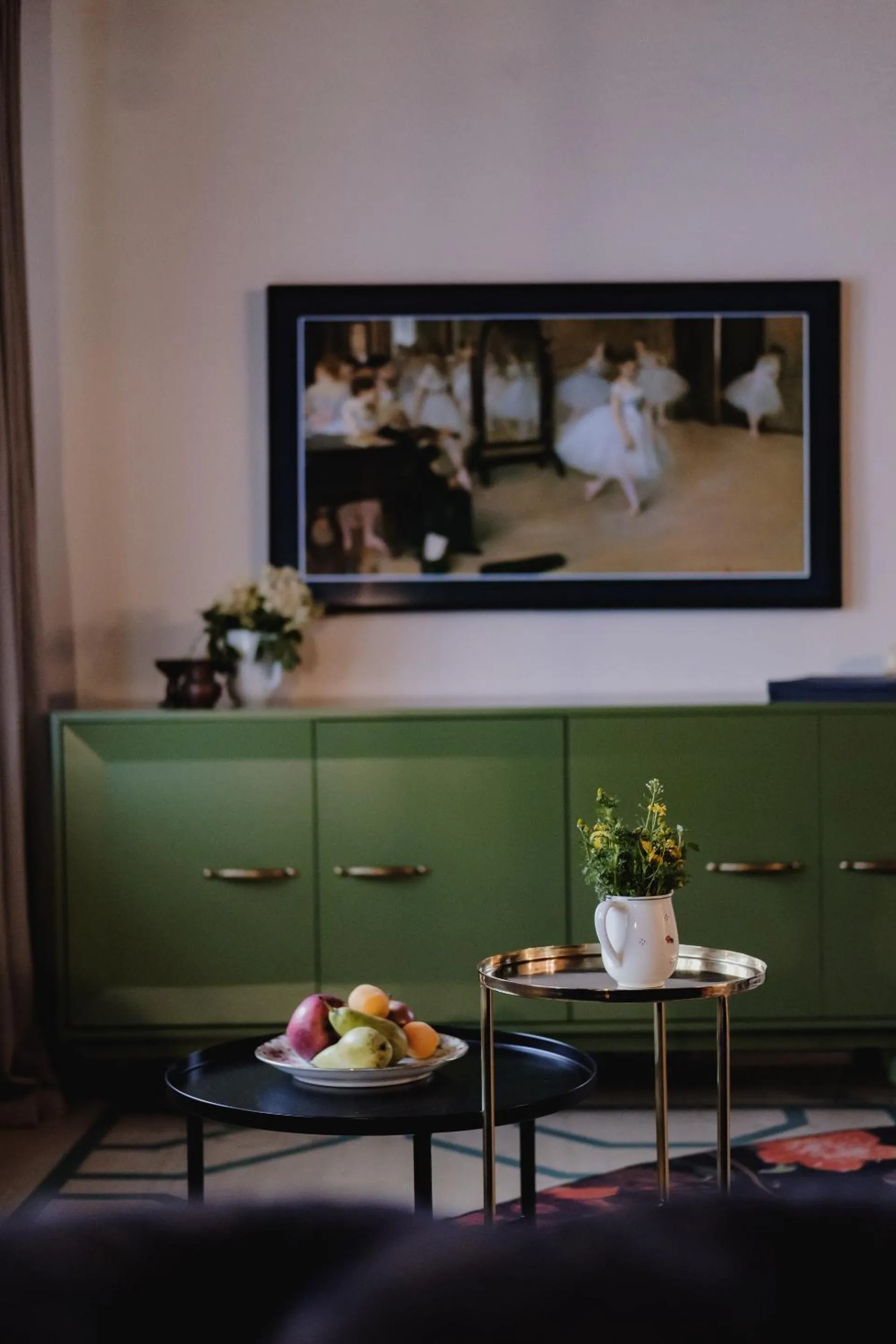 TV and multimedia in Monastery Garden Bistro & Rooms