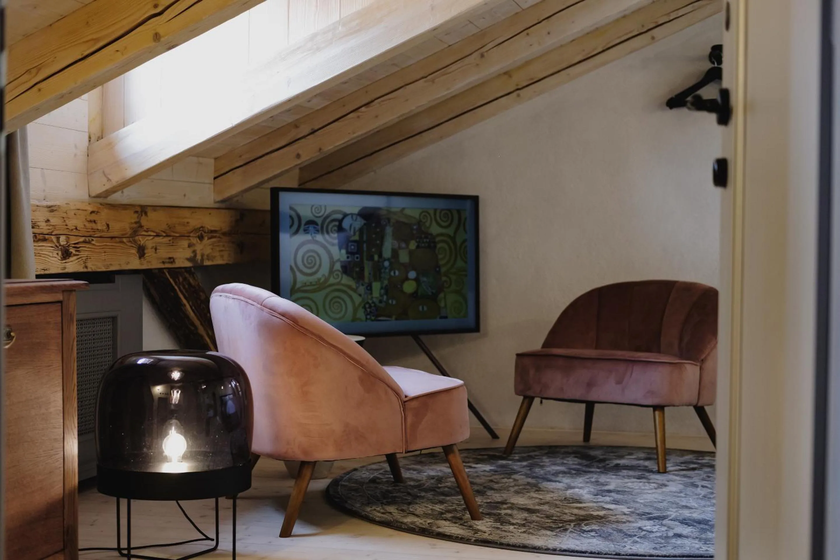 TV and multimedia in Monastery Garden Bistro & Rooms