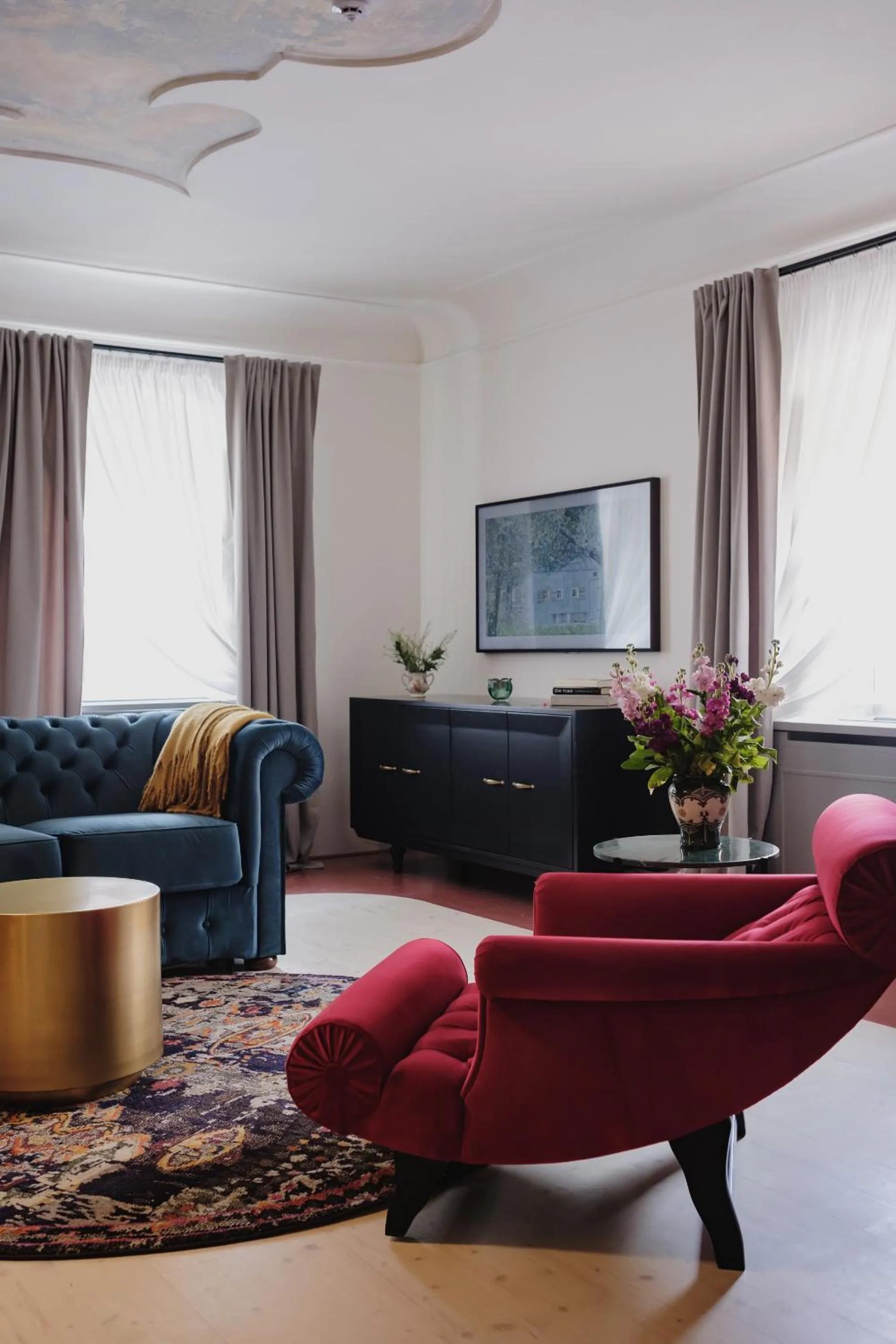 TV and multimedia in Monastery Garden Bistro & Rooms
