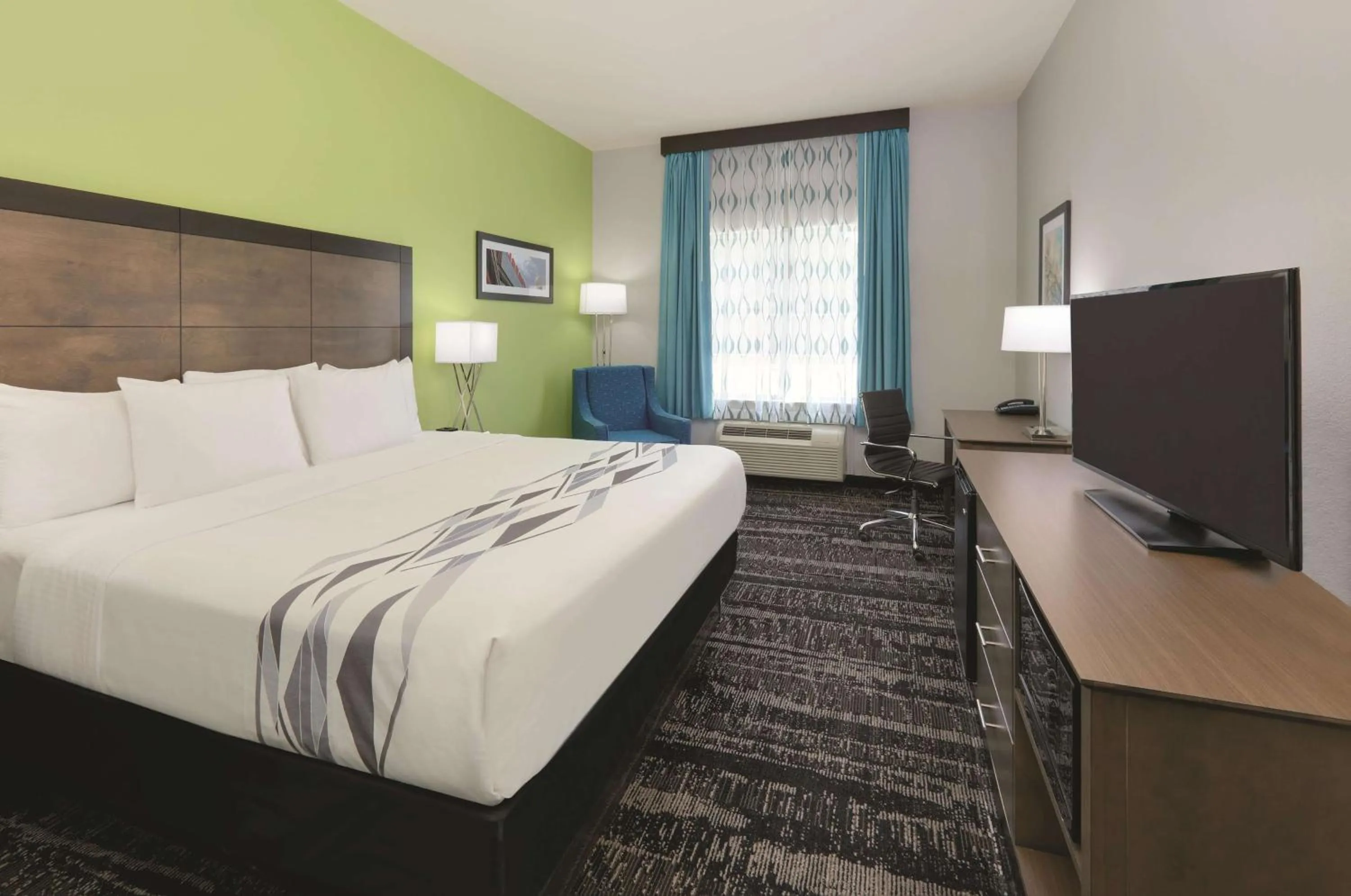 Bedroom, Bed in La Quinta by Wyndham Tyler South