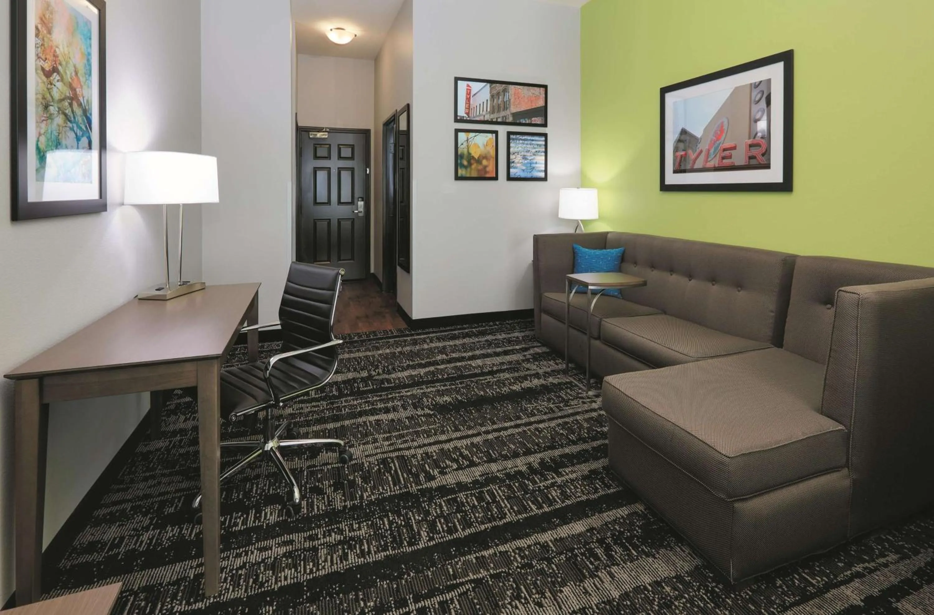 Bedroom, Bed in La Quinta by Wyndham Tyler South