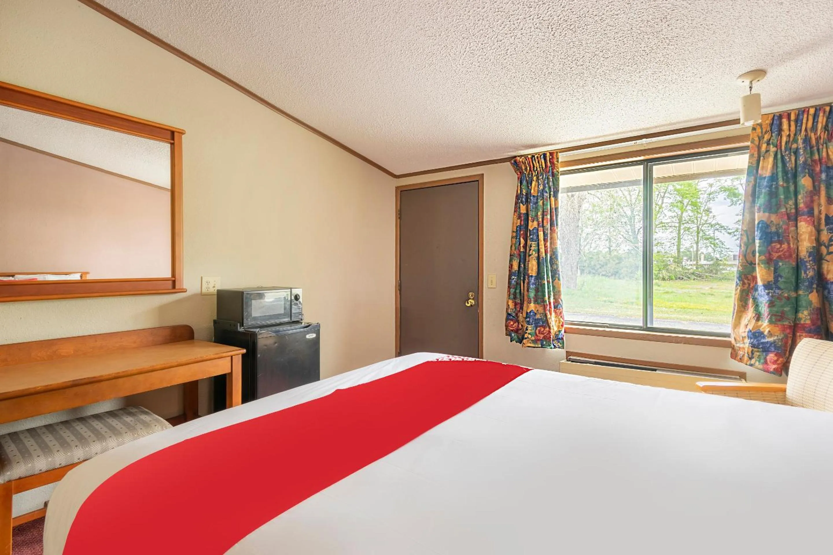 Bedroom, Bed in OYO Hotel Daleville AL Hwy 84