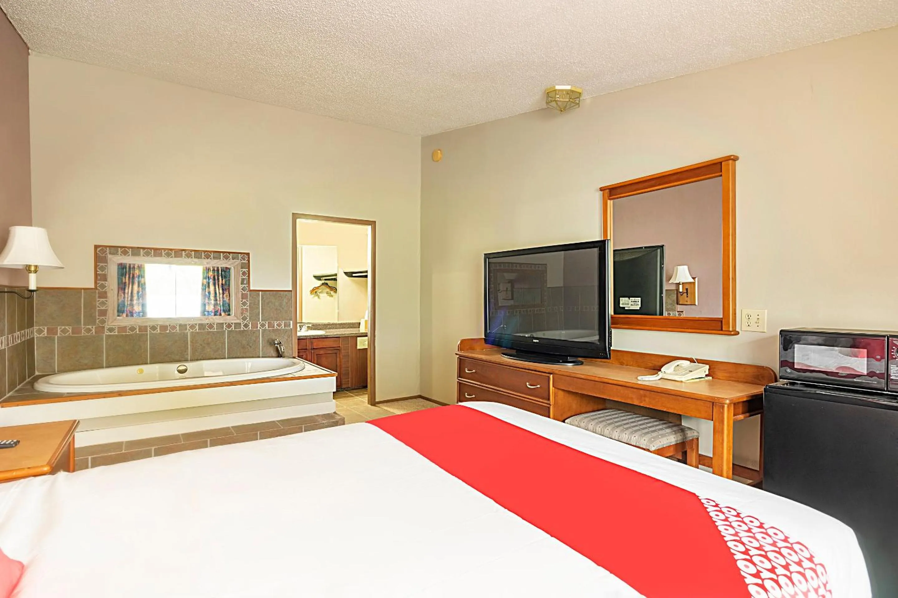 Bedroom, Bed in OYO Hotel Daleville AL Hwy 84