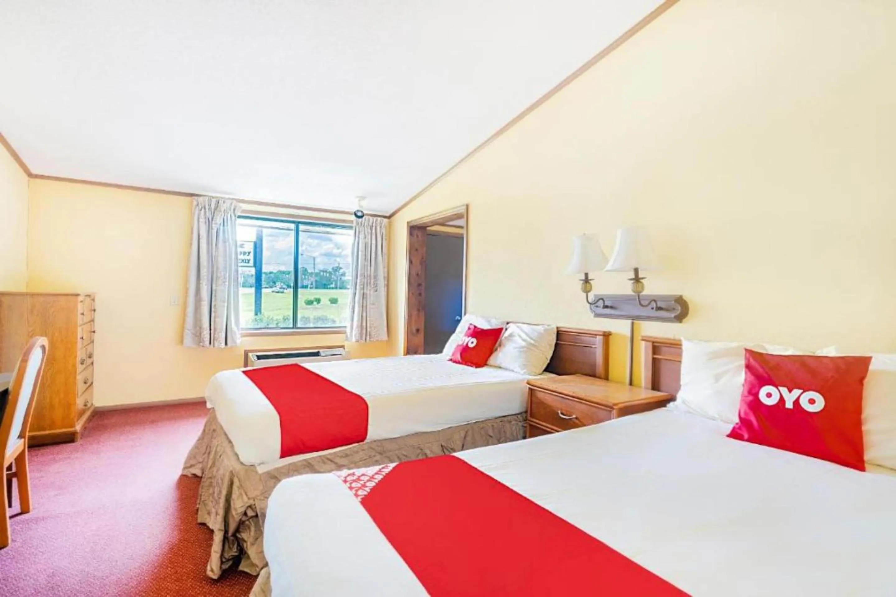 Bedroom, Bed in OYO Hotel Daleville AL Hwy 84