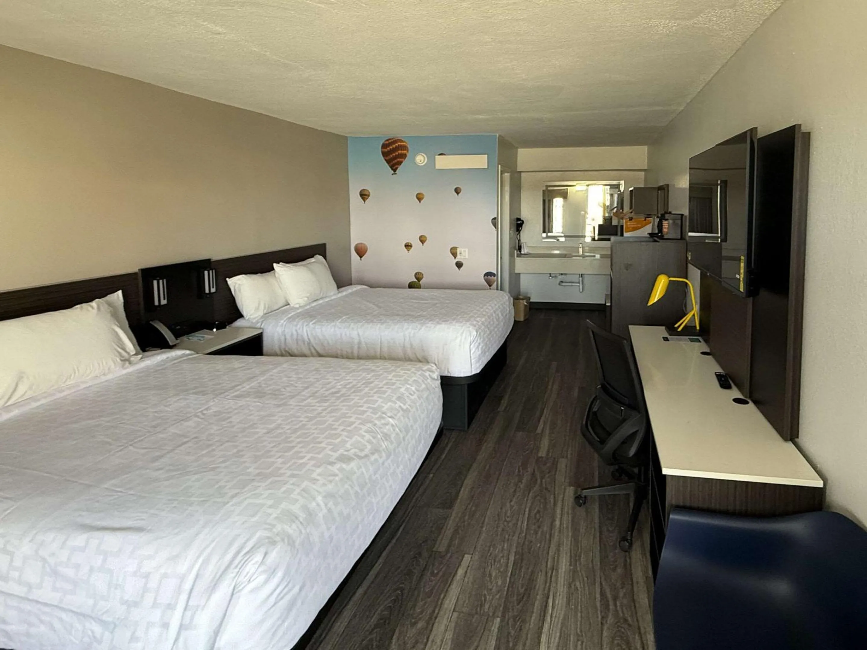 Bedroom, Bed in Clarion Pointe Decatur Downtown