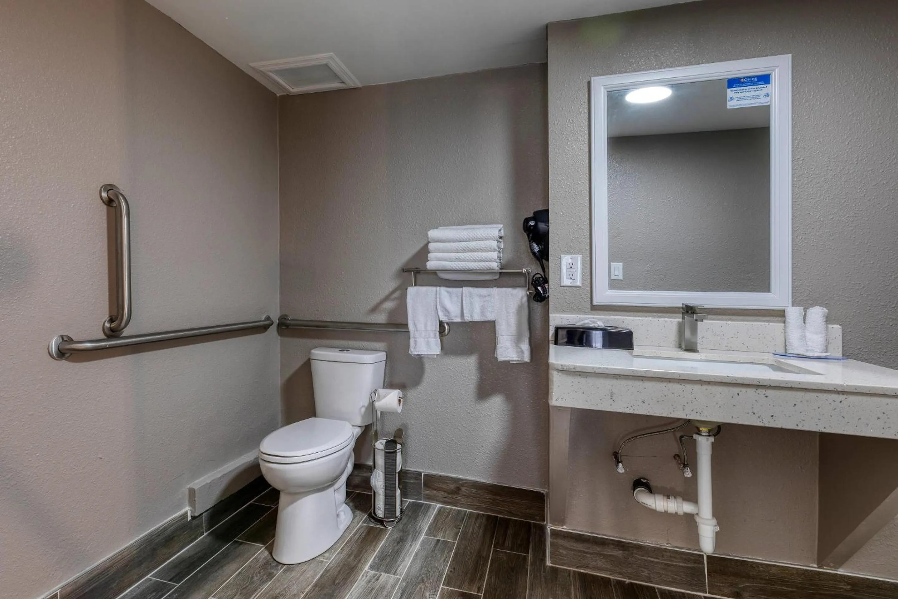 Bedroom in Clarion Pointe Decatur Downtown