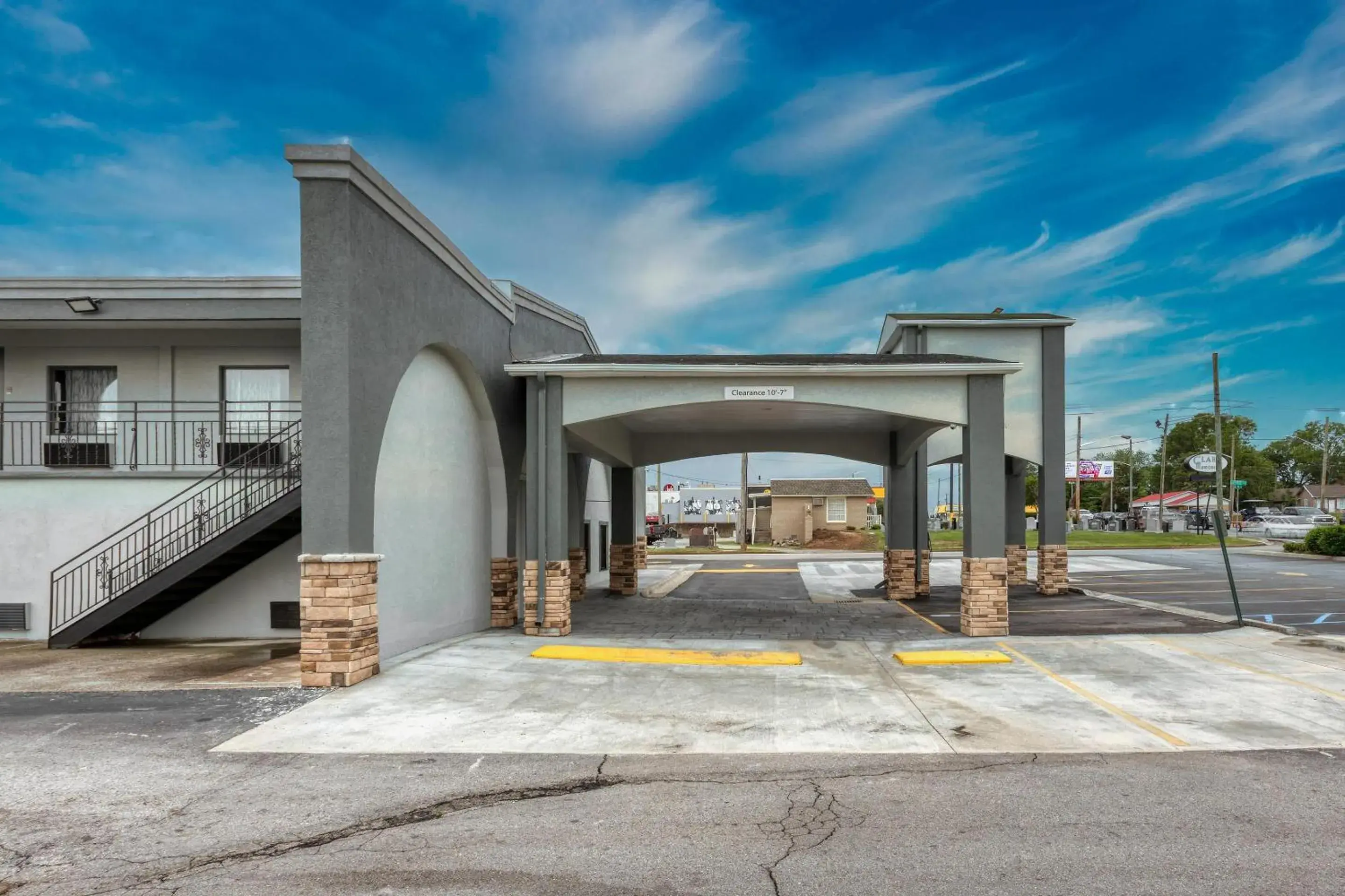Property building in Clarion Pointe Decatur Downtown Property building in Clarion Pointe Decatur Downtown