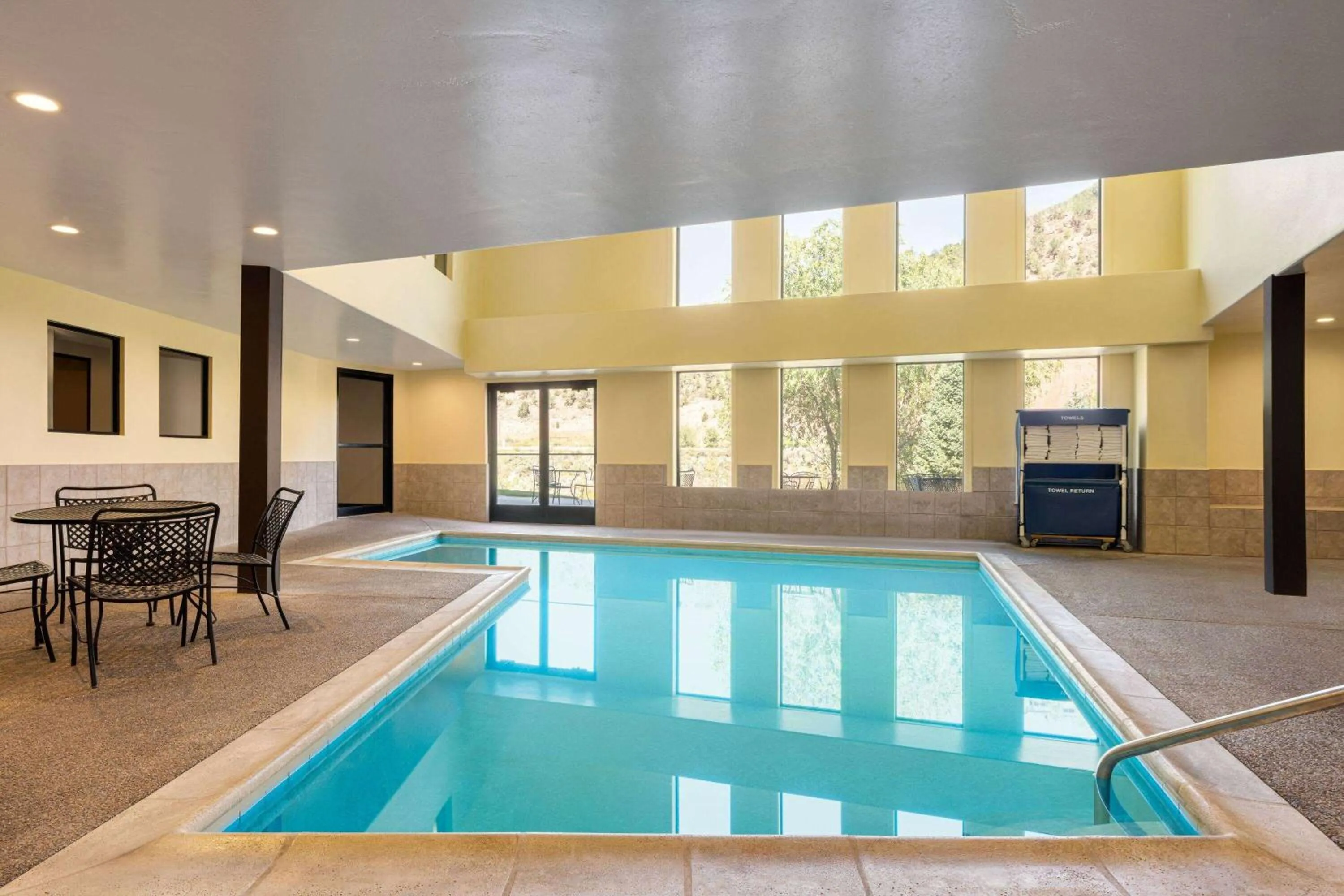 Swimming pool in Days Inn by Wyndham Carbondale