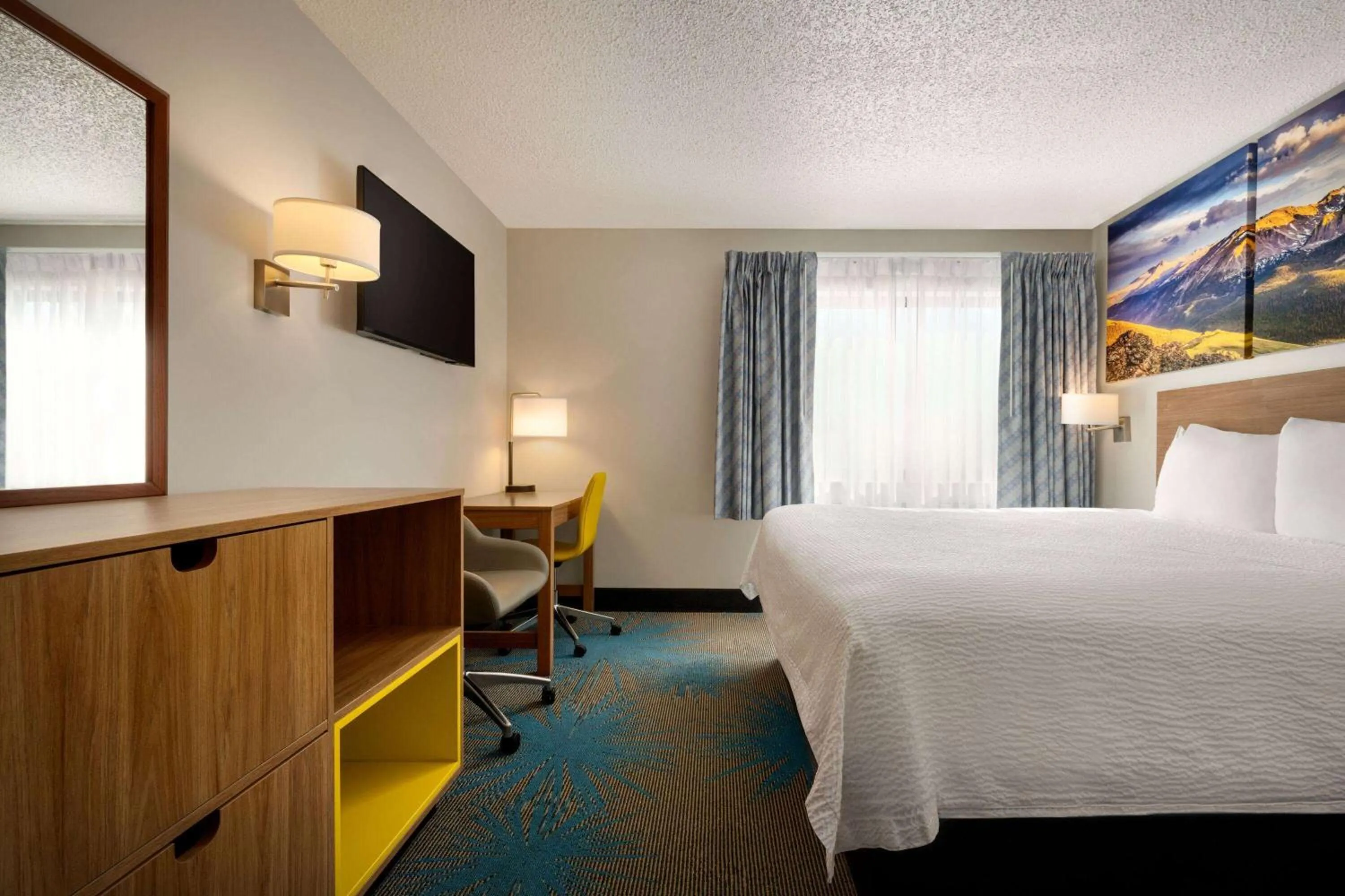 Photo of the whole room, Bed in Days Inn by Wyndham Carbondale