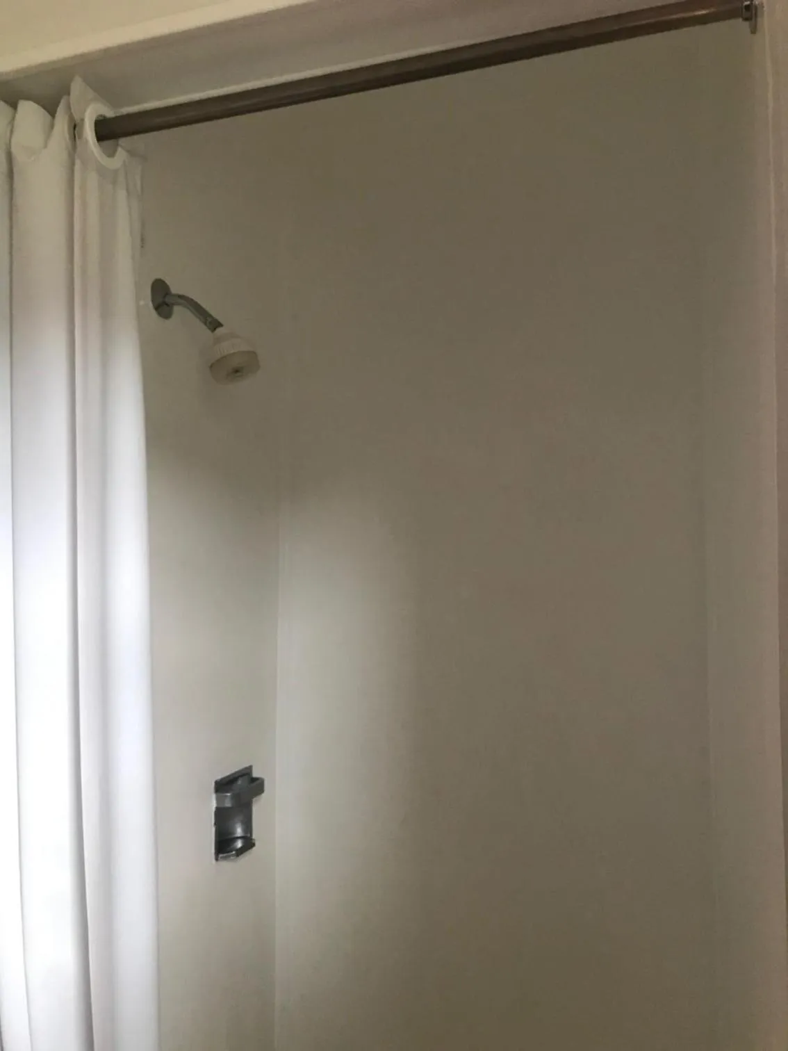 Shower in Dunsmuir Lodge