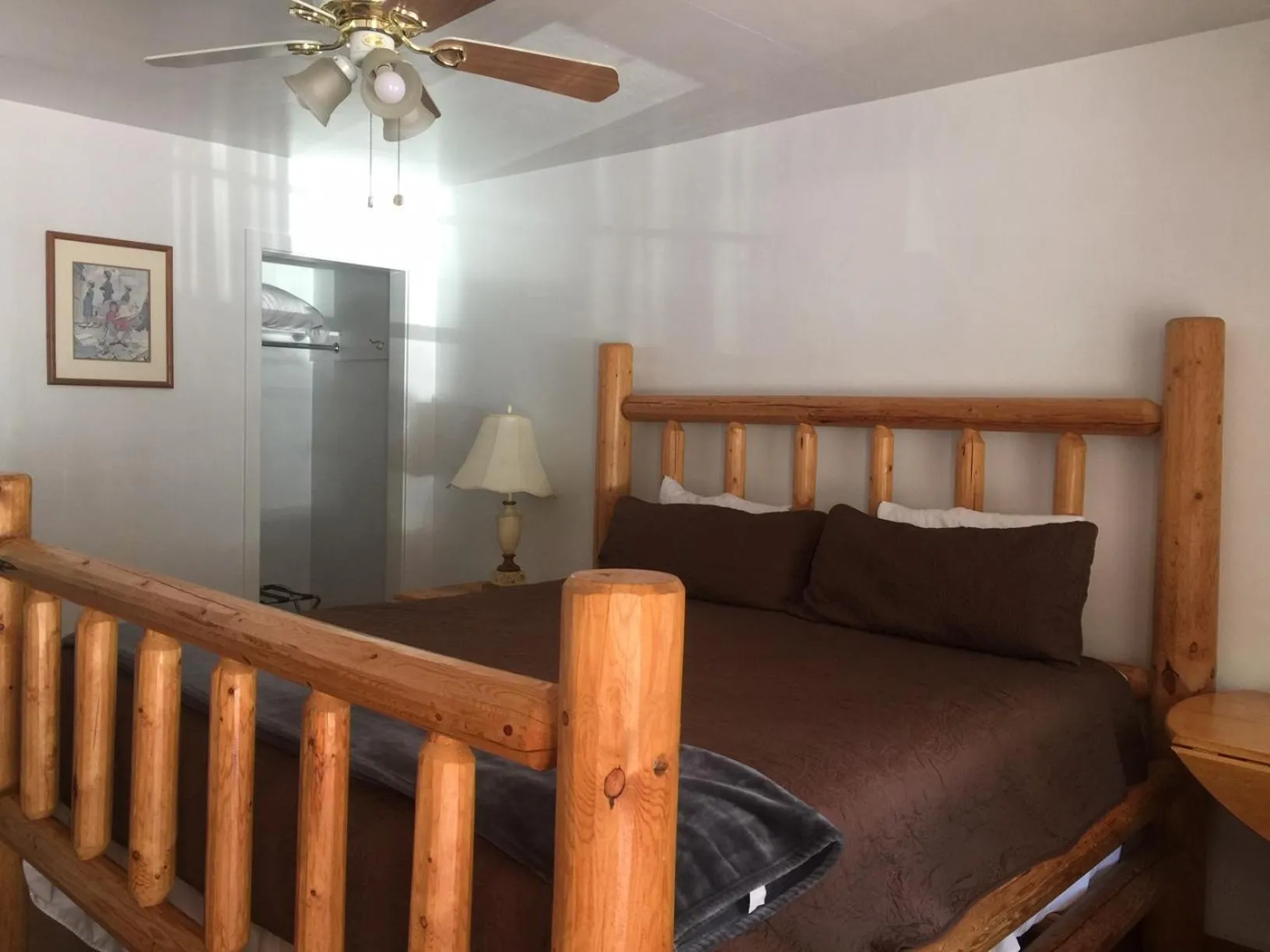 Bed in Dunsmuir Lodge