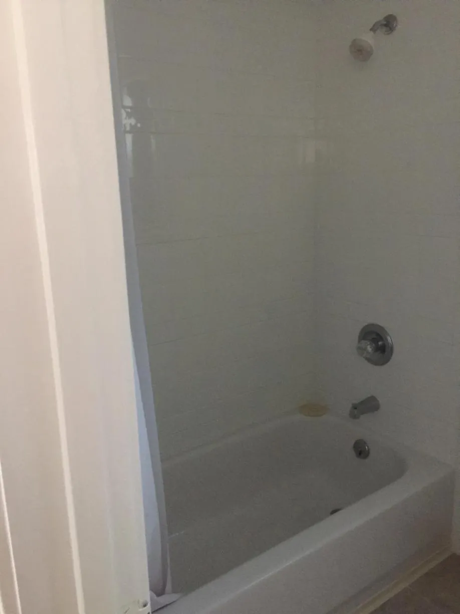 Shower in Dunsmuir Lodge