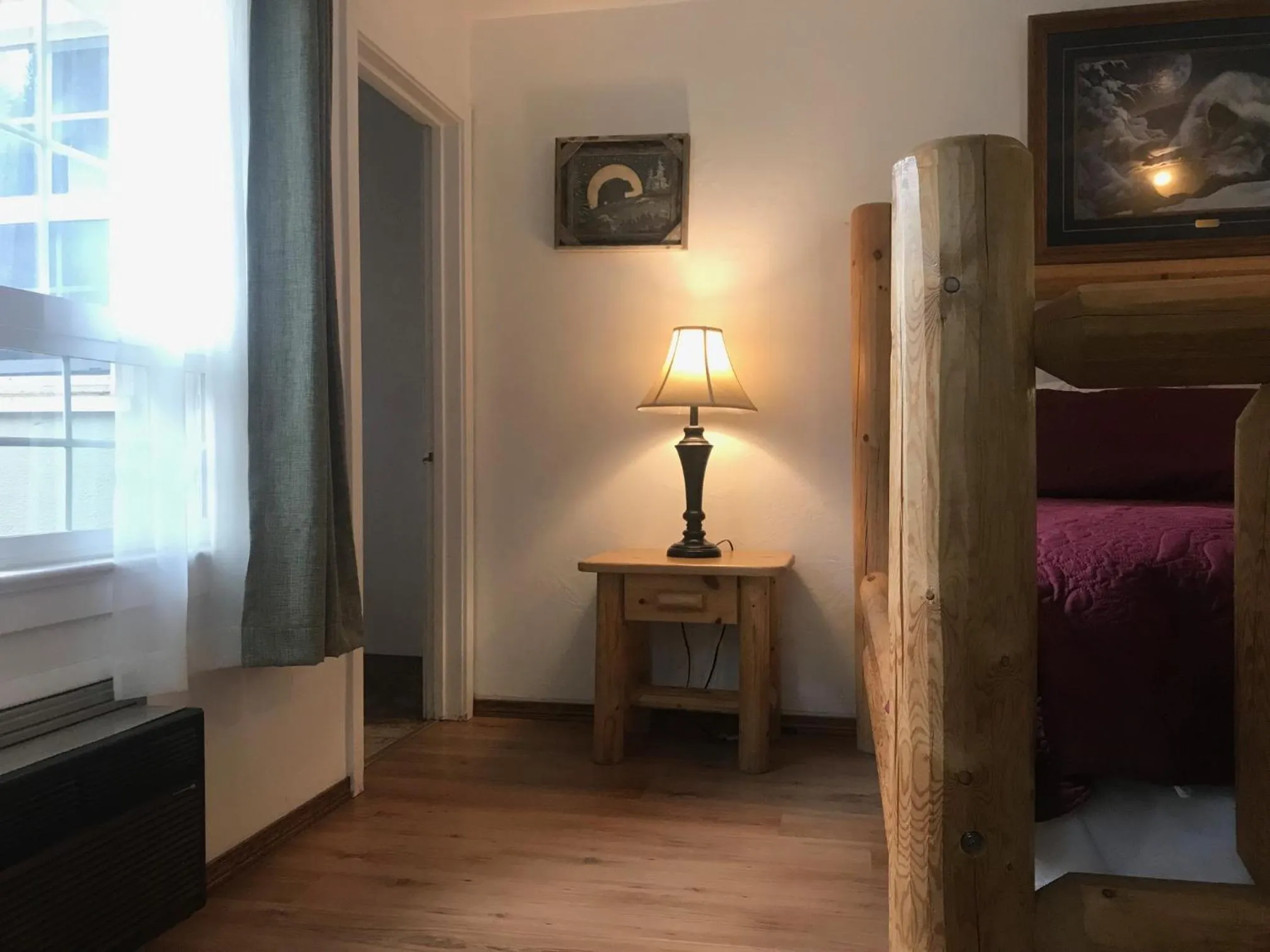 Bed in Dunsmuir Lodge