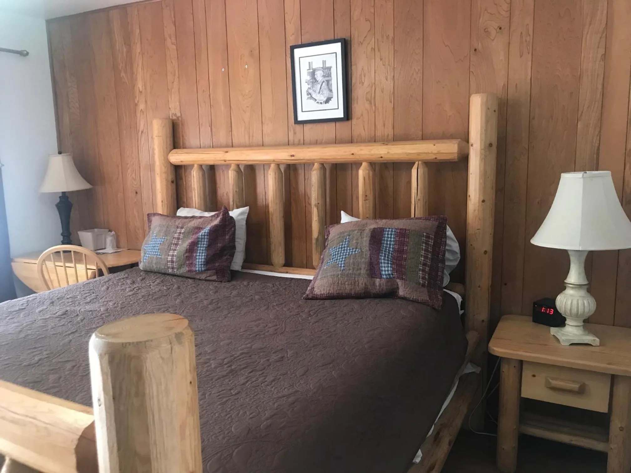Photo of the whole room in Dunsmuir Lodge