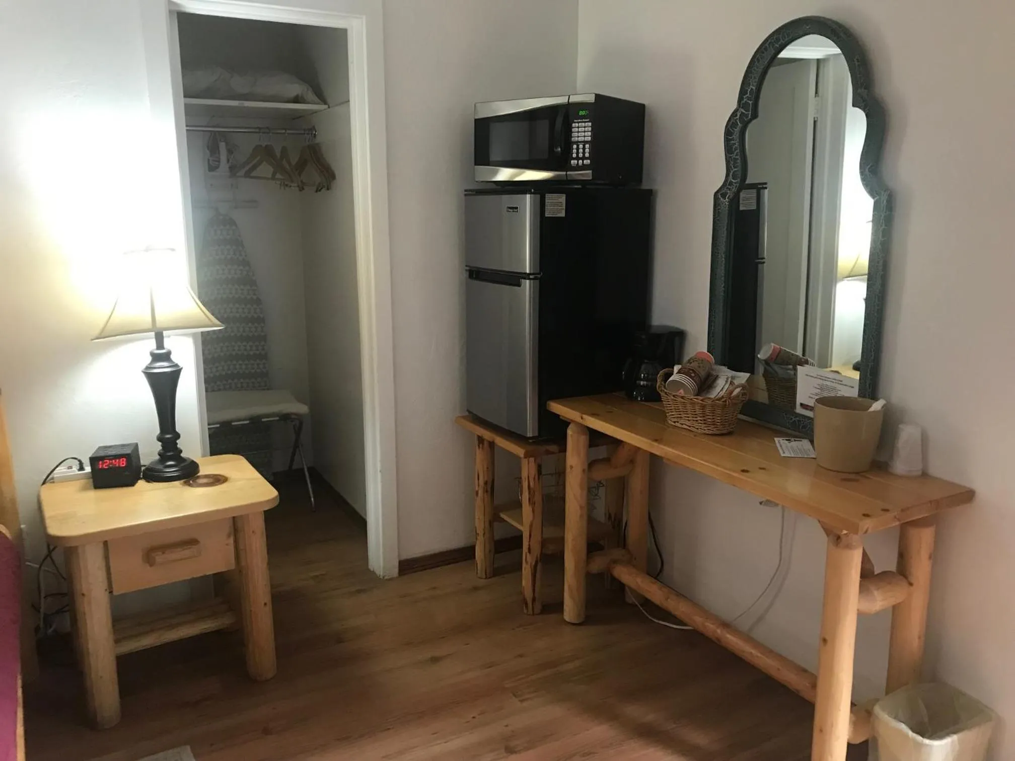 Coffee/tea facilities in Dunsmuir Lodge