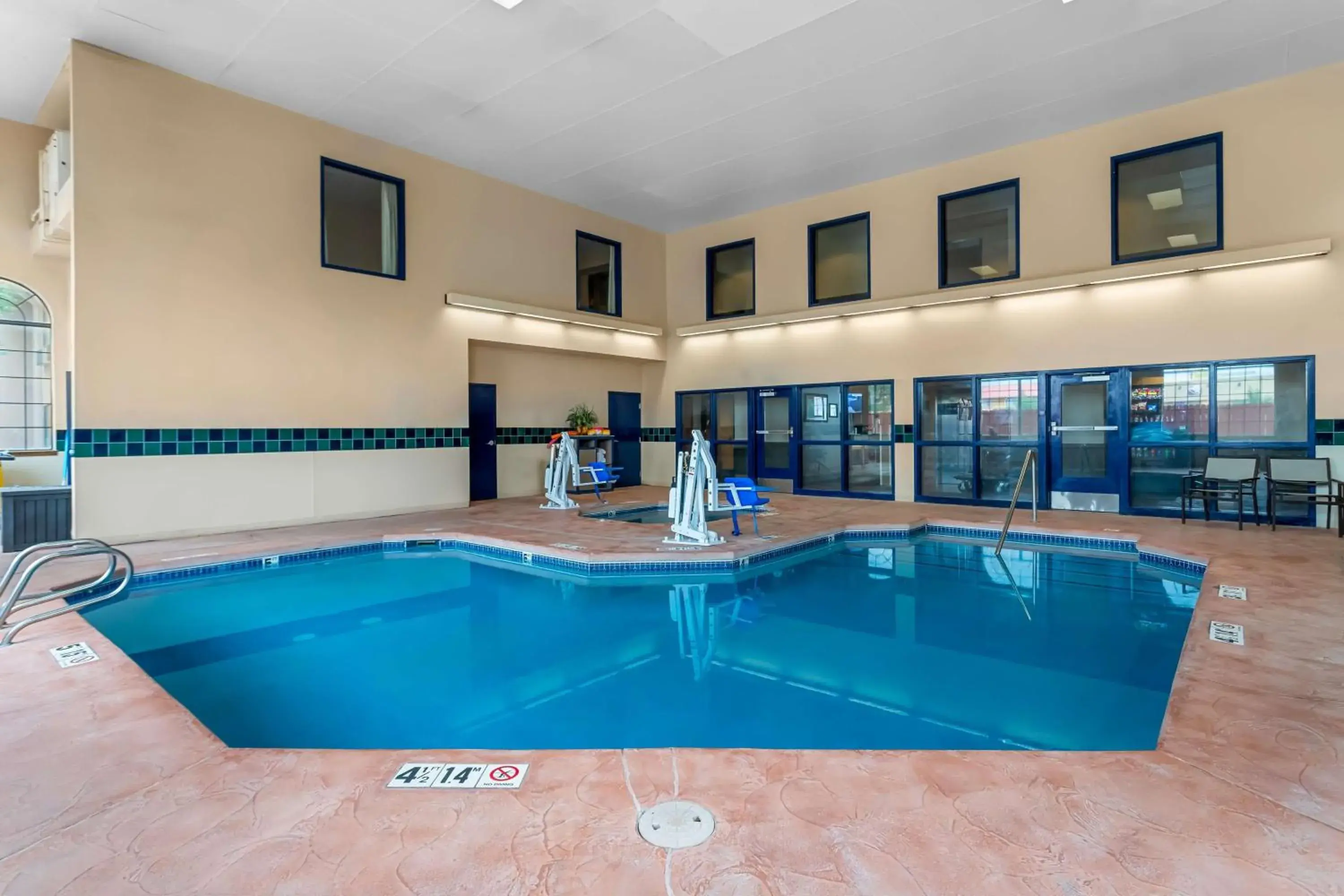 Pool view in Best Western Moriarty Heritage Inn Pool view in Best Western Moriarty Heritage Inn