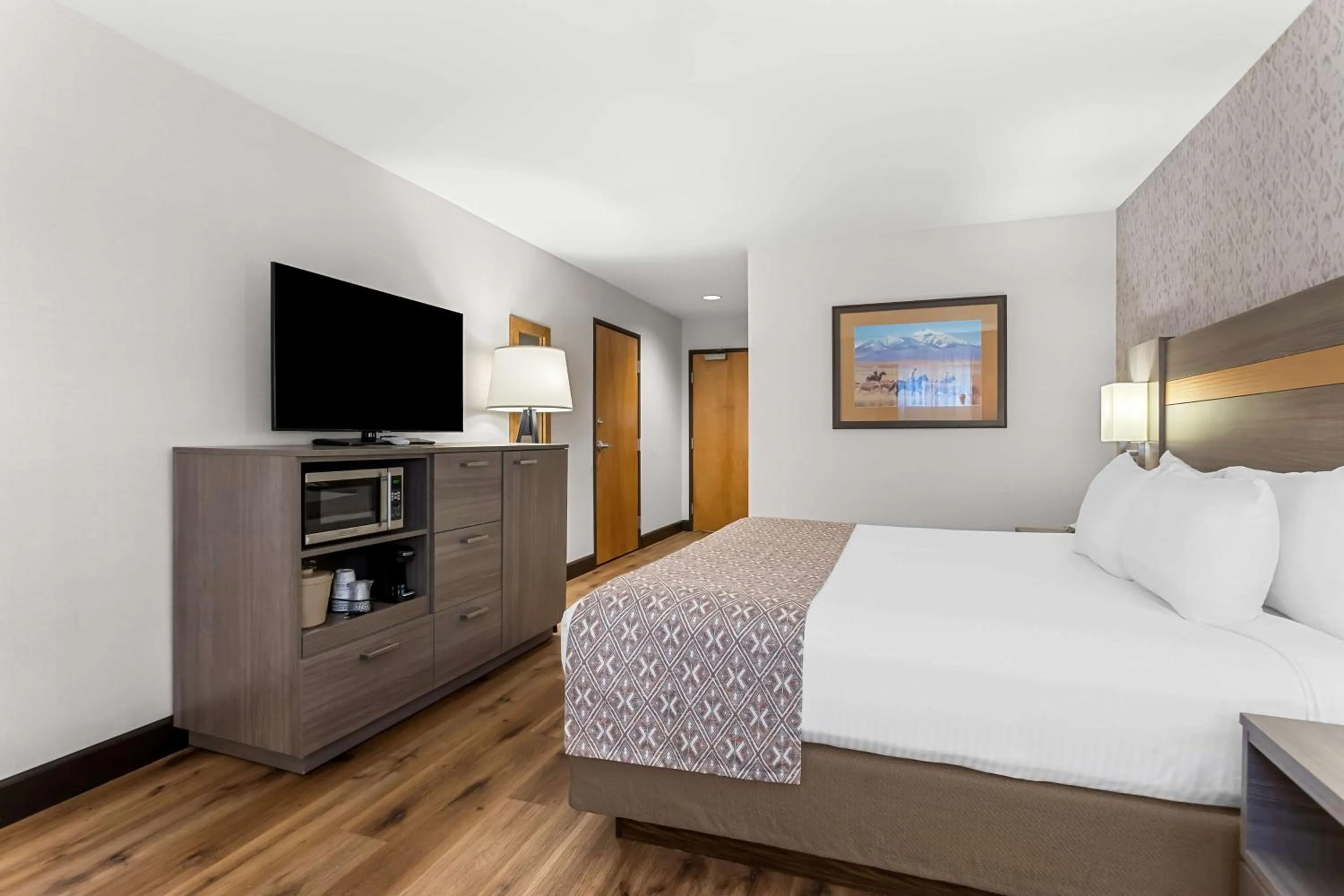 Bedroom, Bed in Best Western Moriarty Heritage Inn