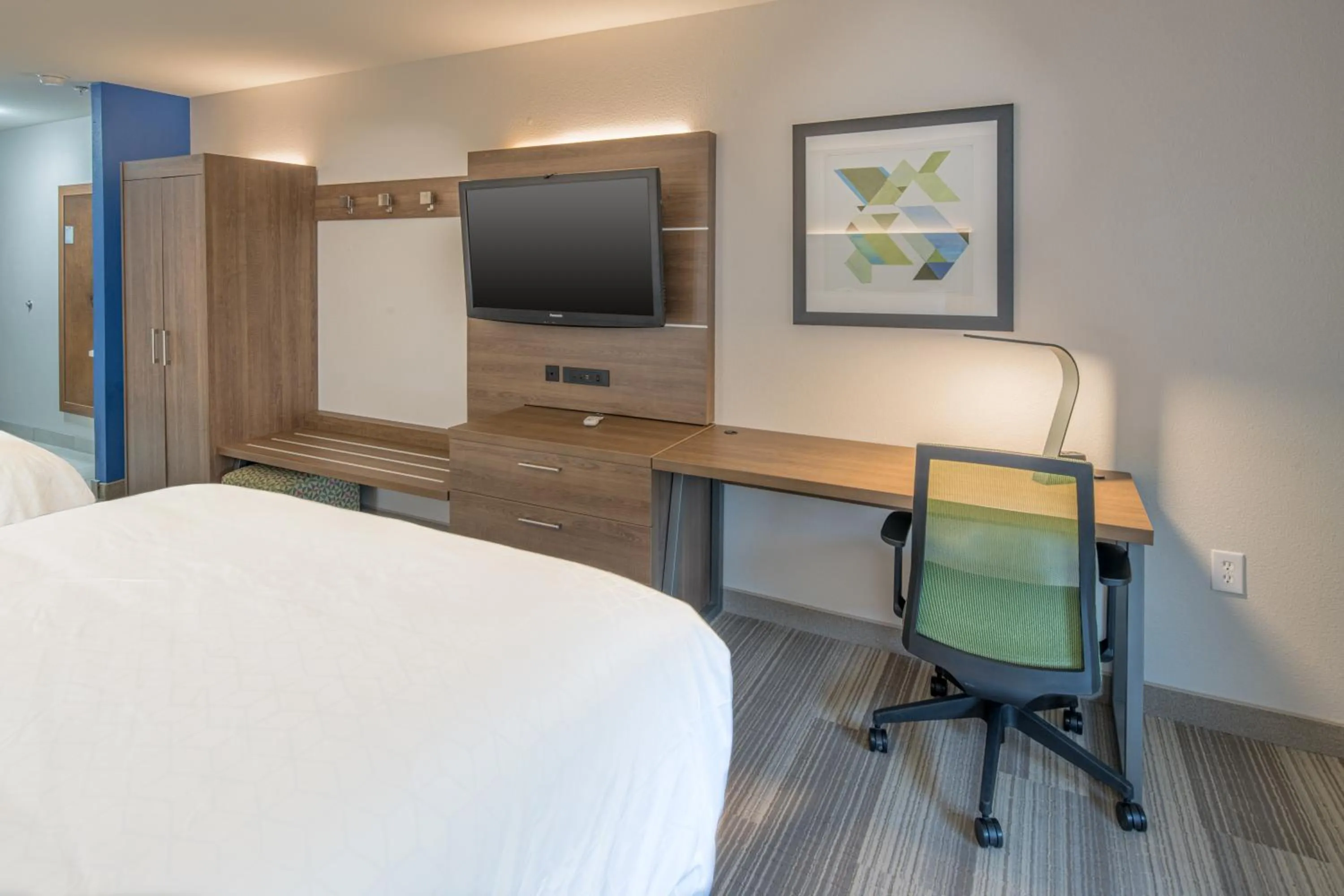 Holiday Inn Express & Suites N Waco Area - West by IHG