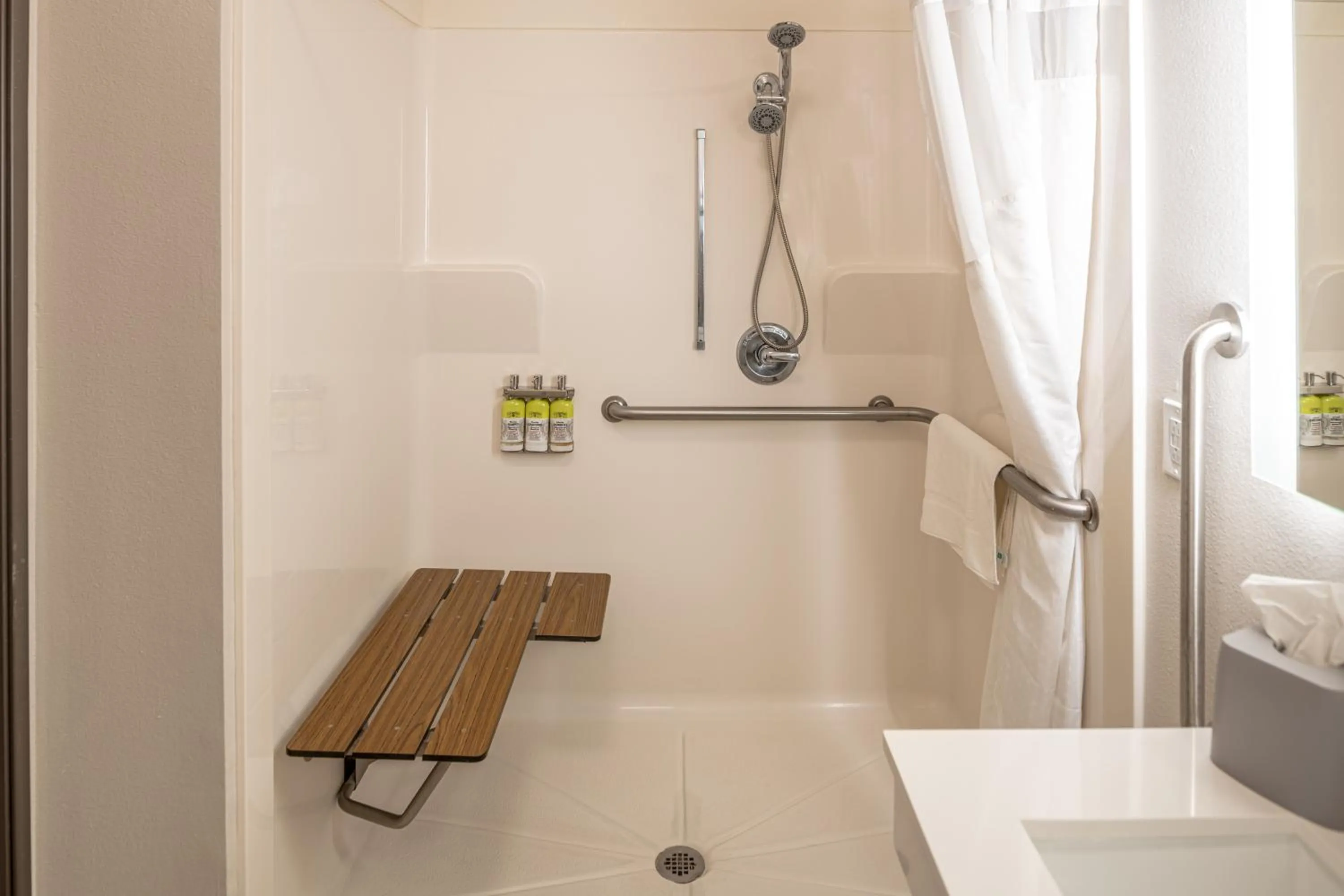 Holiday Inn Express & Suites N Waco Area - West by IHG