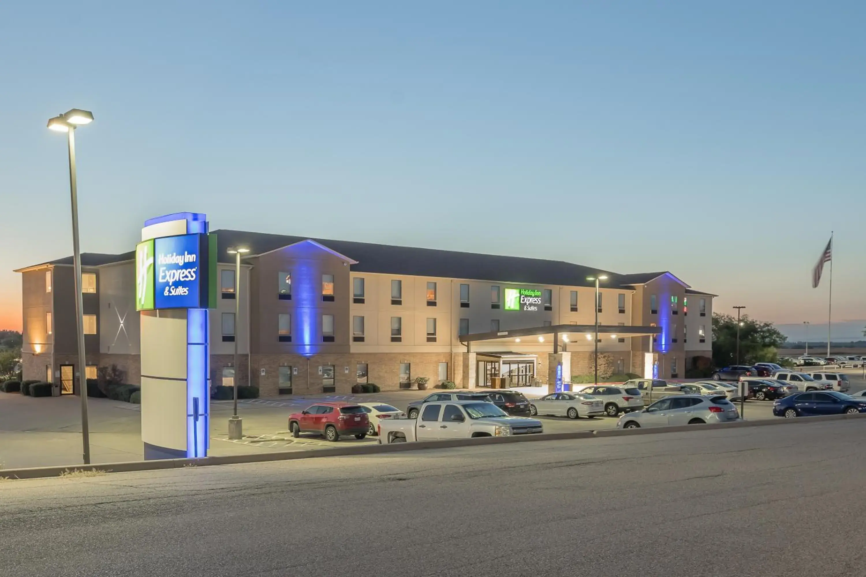 Property building in Holiday Inn Express & Suites N Waco Area - West by IHG Property building in Holiday Inn Express & Suites N Waco Area - West by IHG