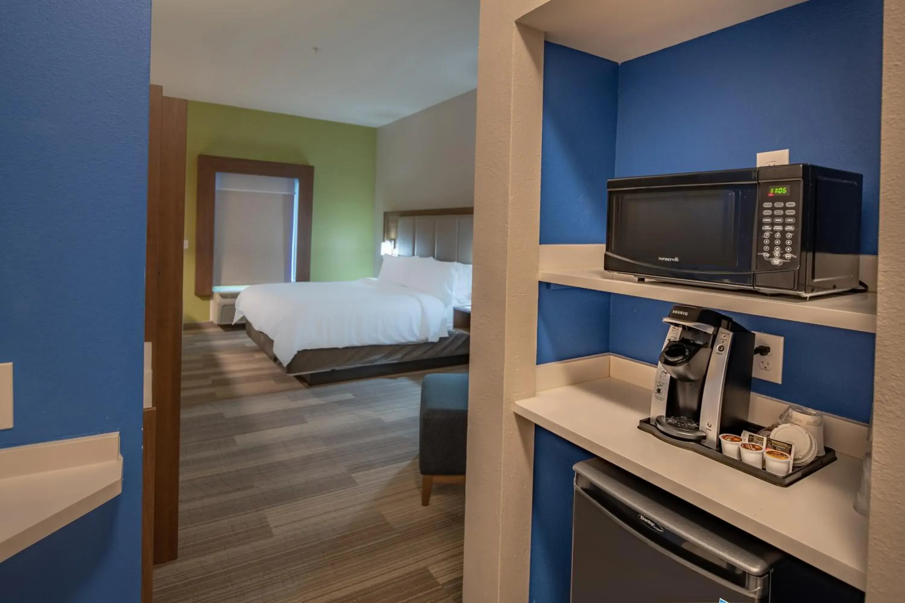 Standard King Room in Holiday Inn Express & Suites N Waco Area - West by IHG Standard King Room in Holiday Inn Express & Suites N Waco Area - West by IHG