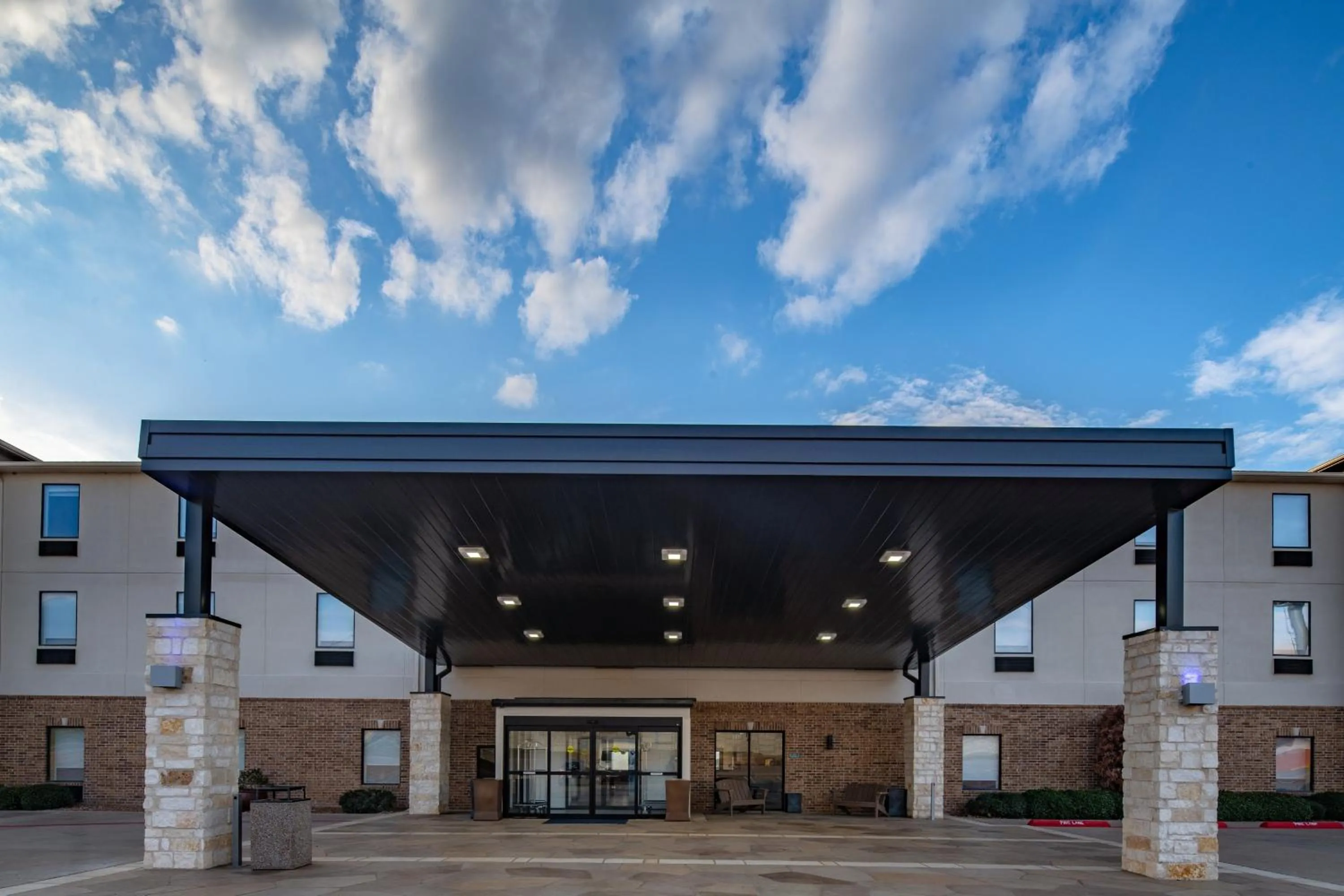 Property building in Holiday Inn Express & Suites N Waco Area - West by IHG