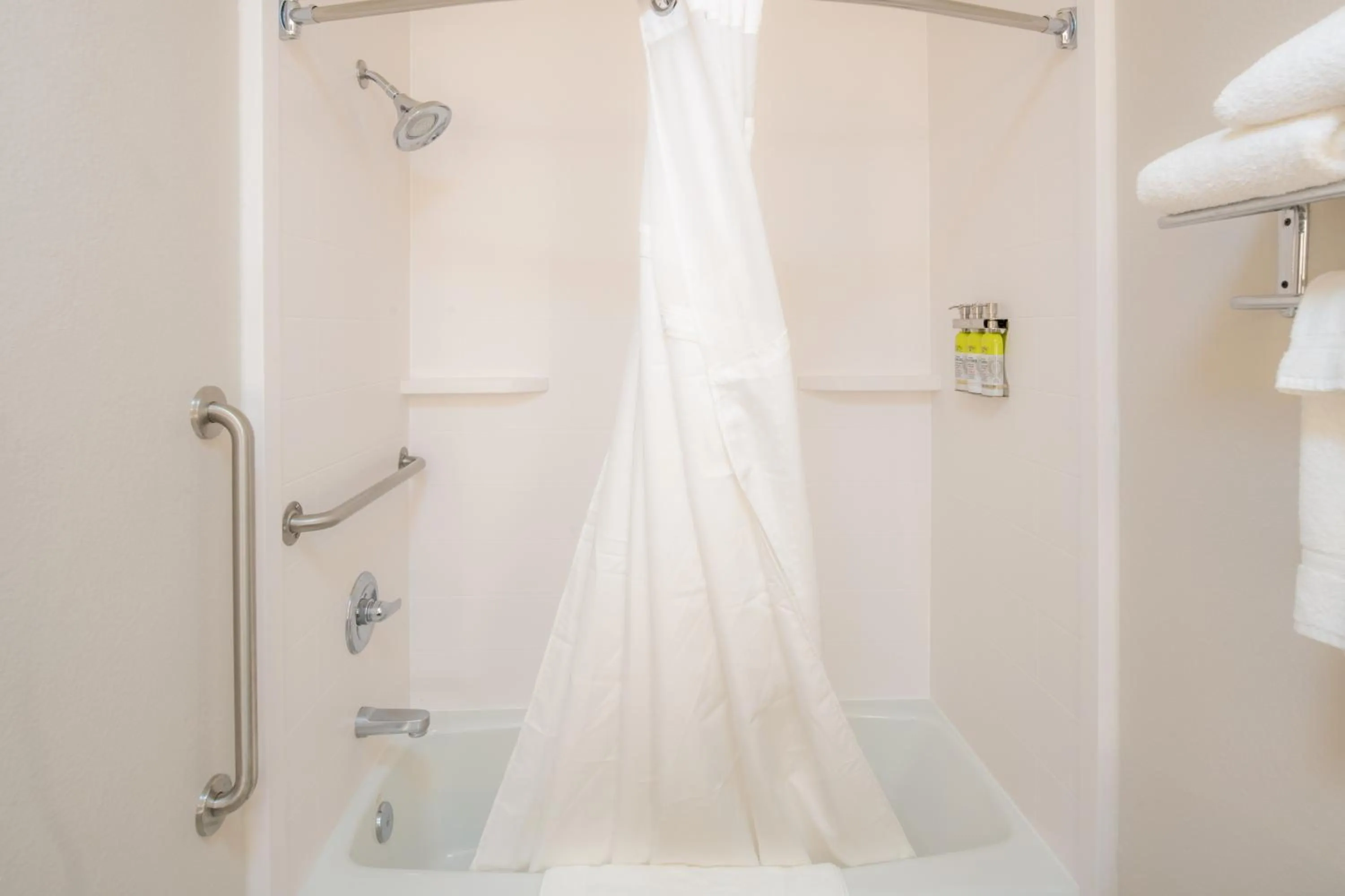 Bathroom in Holiday Inn Express & Suites N Waco Area - West by IHG