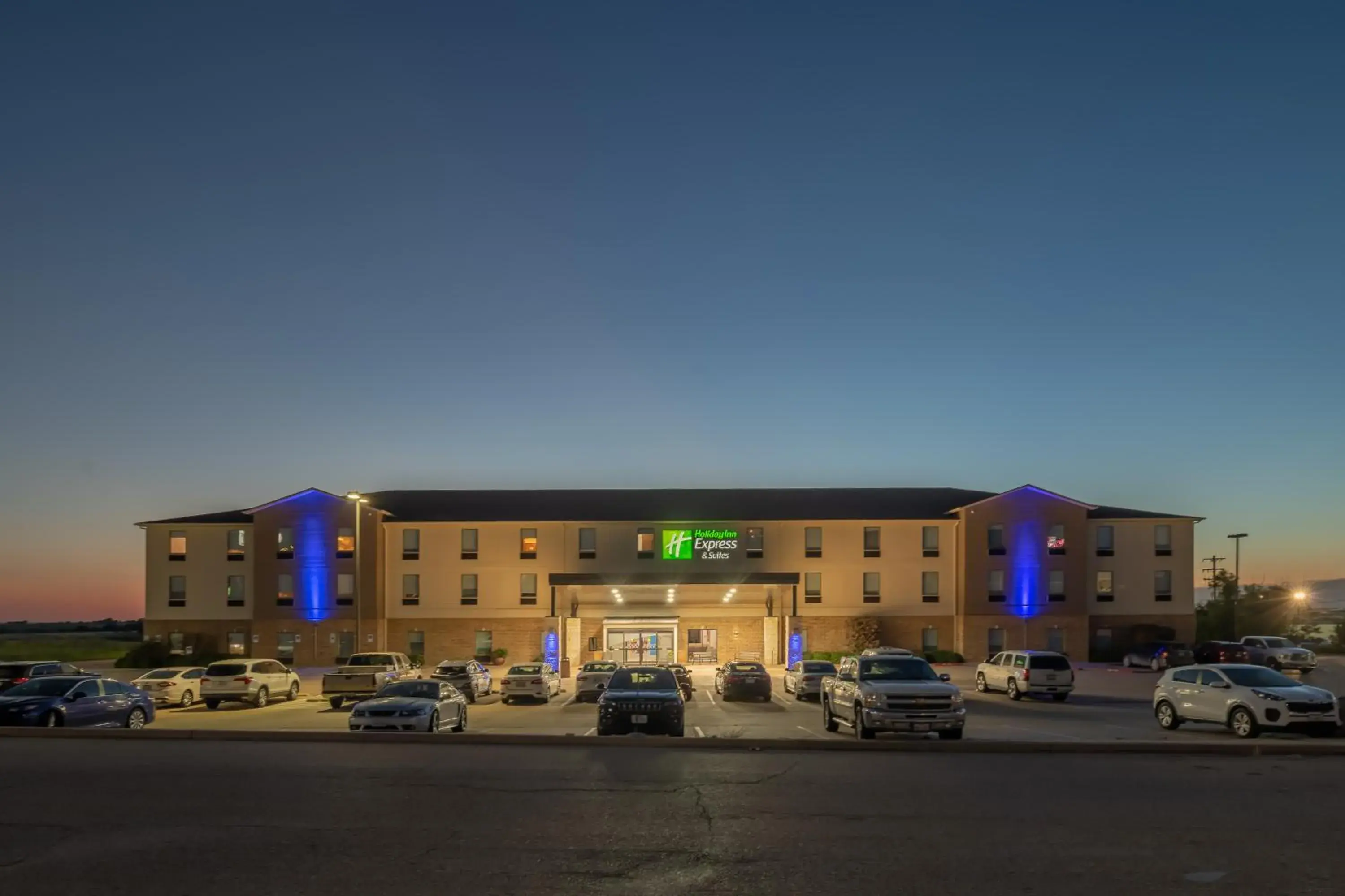 Property building in Holiday Inn Express & Suites N Waco Area - West by IHG Property building in Holiday Inn Express & Suites N Waco Area - West by IHG