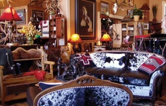 Lounge or bar in Windsor Hotel & Restaurant