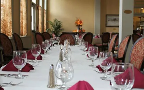 Restaurant/places to eat in Windsor Hotel & Restaurant