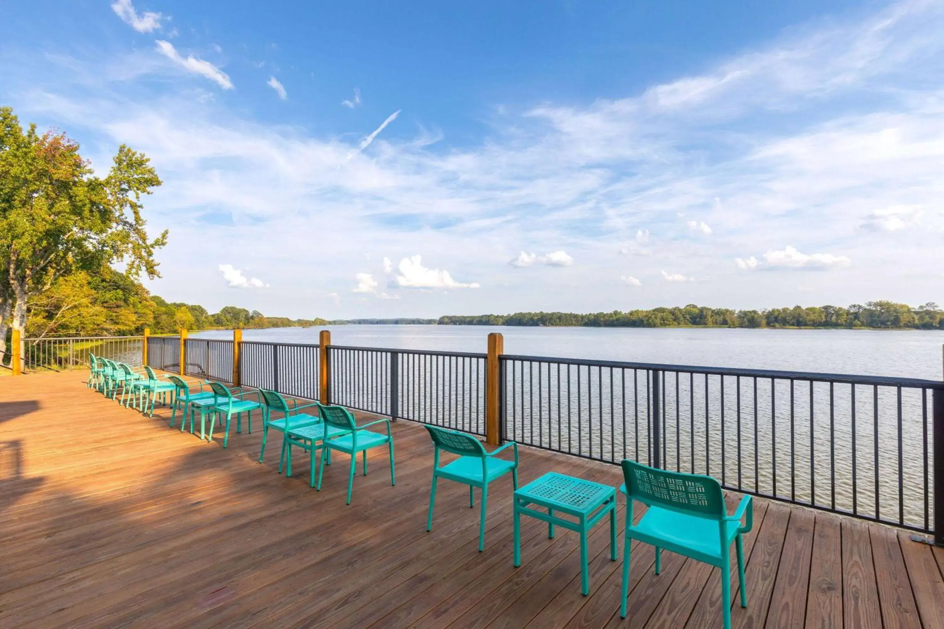 Property building in Super 8 by Wyndham Riverside AL Property building in Super 8 by Wyndham Riverside AL