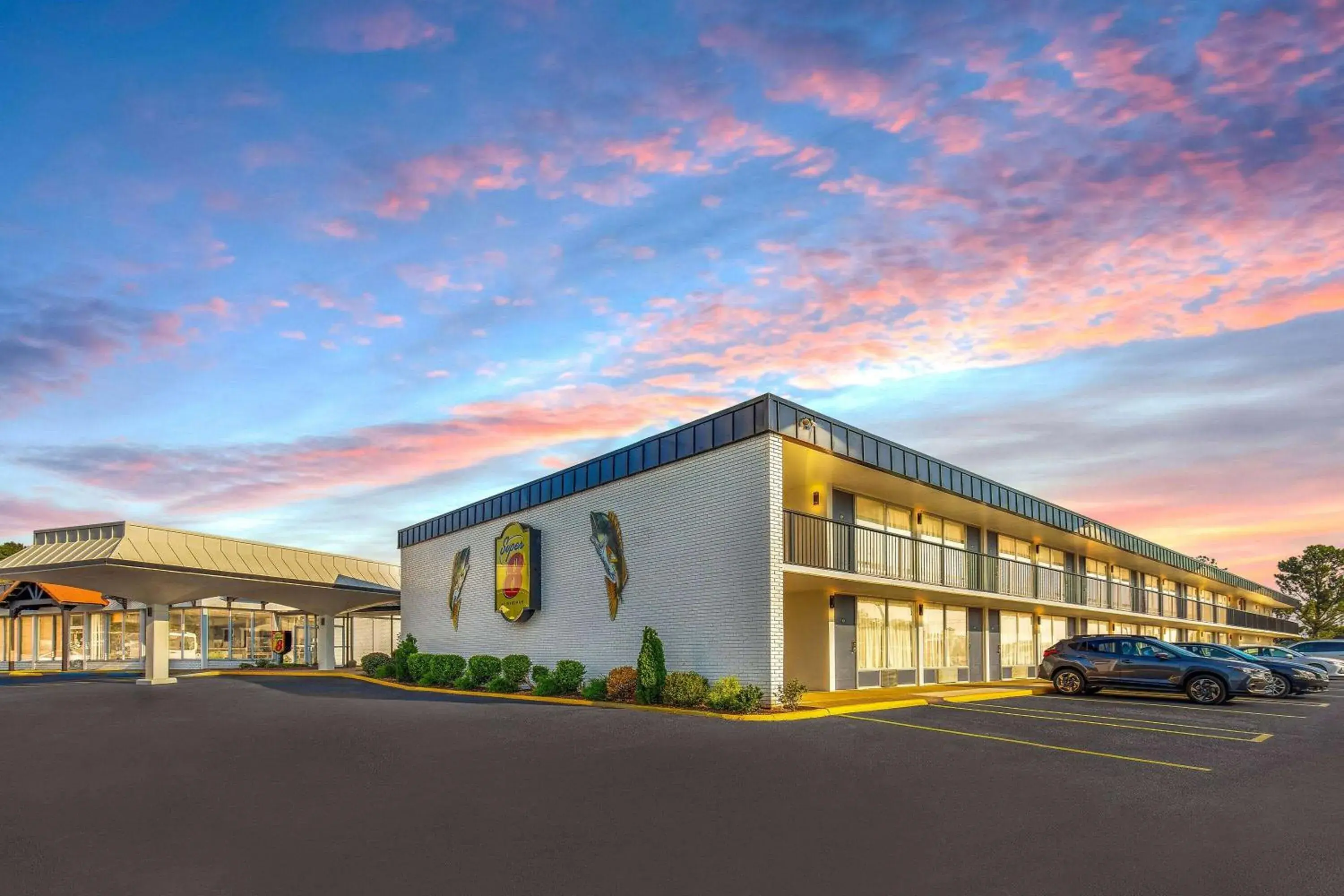 Property building in Super 8 by Wyndham Riverside AL Property building in Super 8 by Wyndham Riverside AL