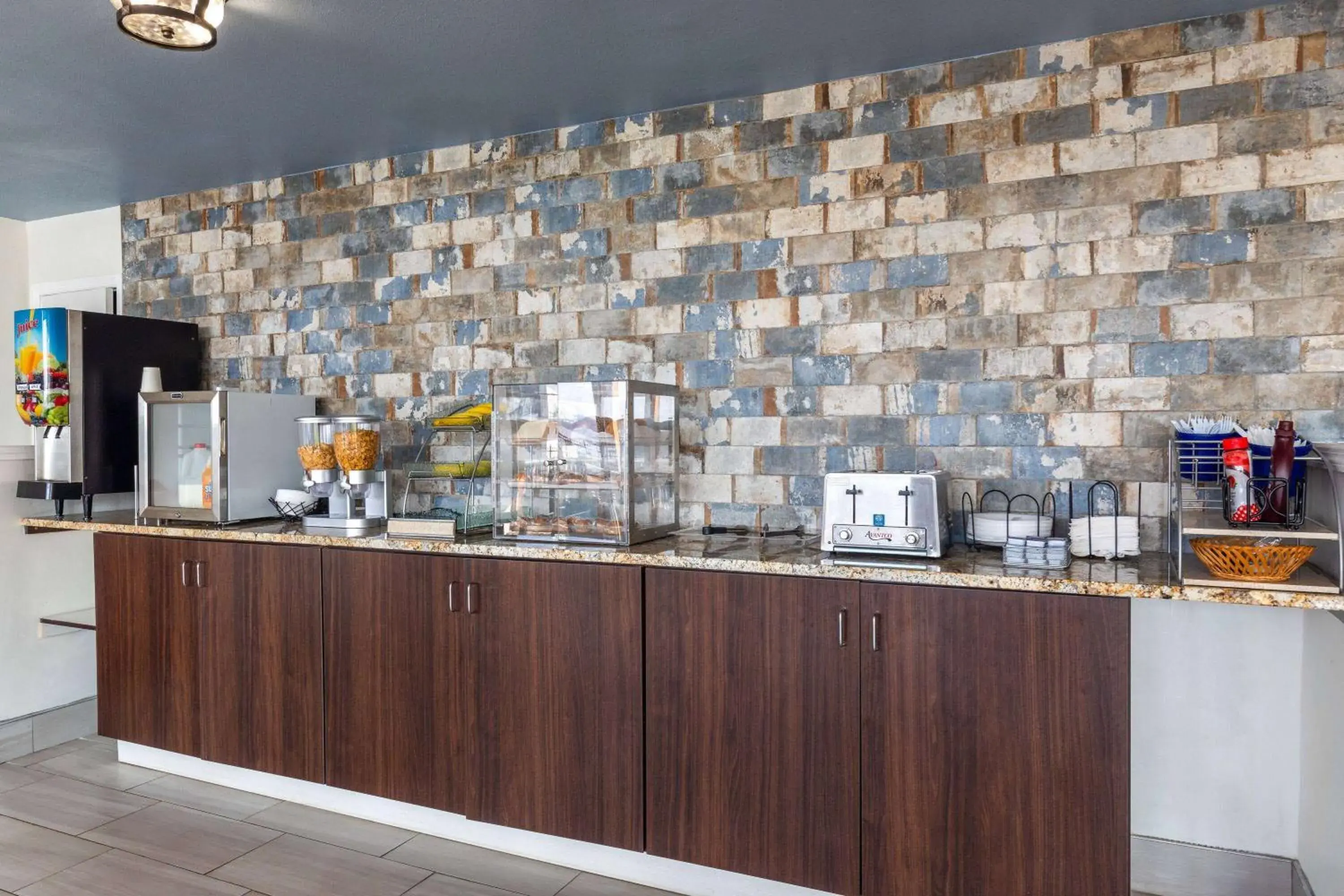 Breakfast in Super 8 by Wyndham Riverside AL Breakfast in Super 8 by Wyndham Riverside AL