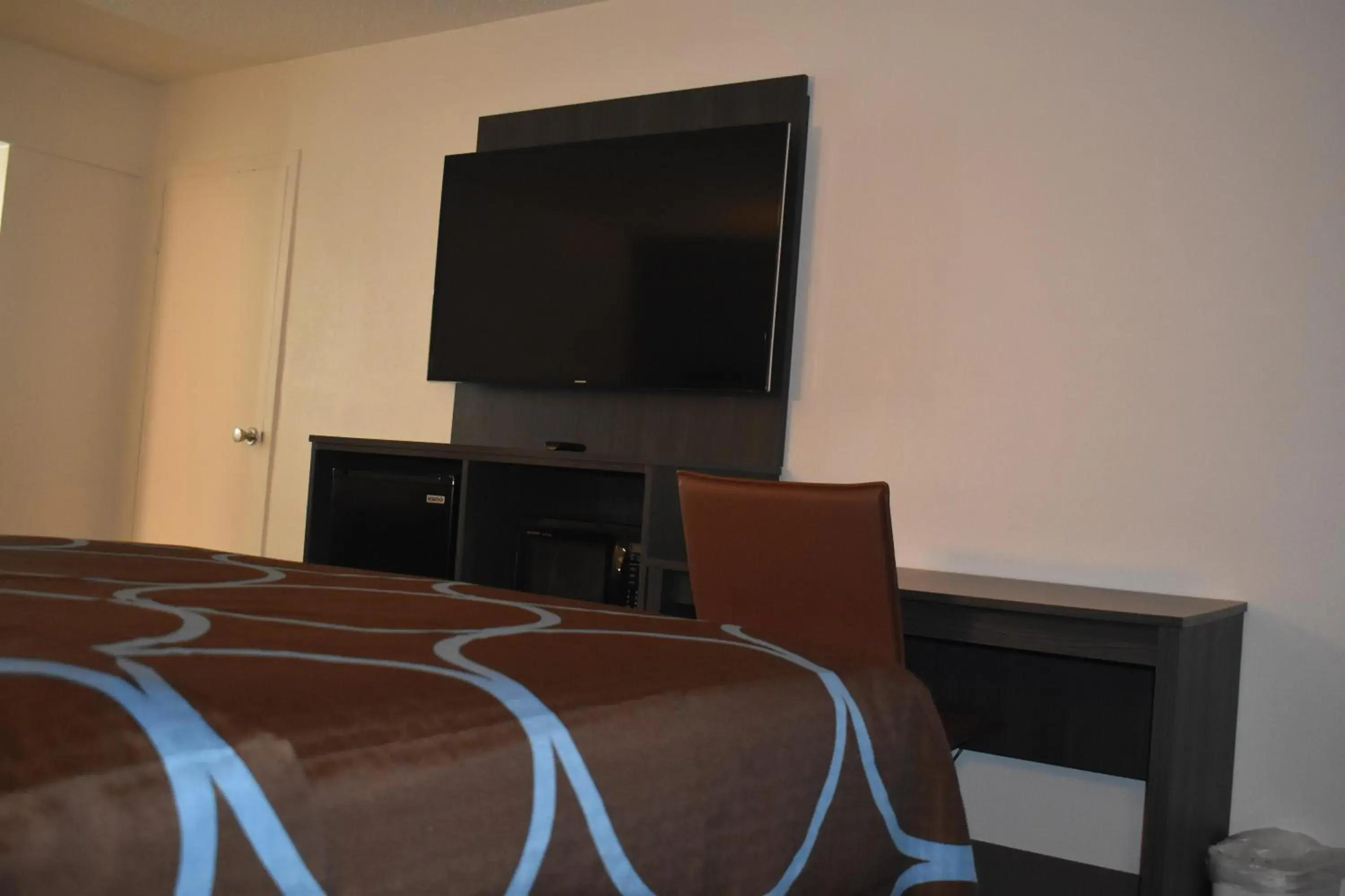 Bed in Super 8 by Wyndham Riverside AL Bed in Super 8 by Wyndham Riverside AL